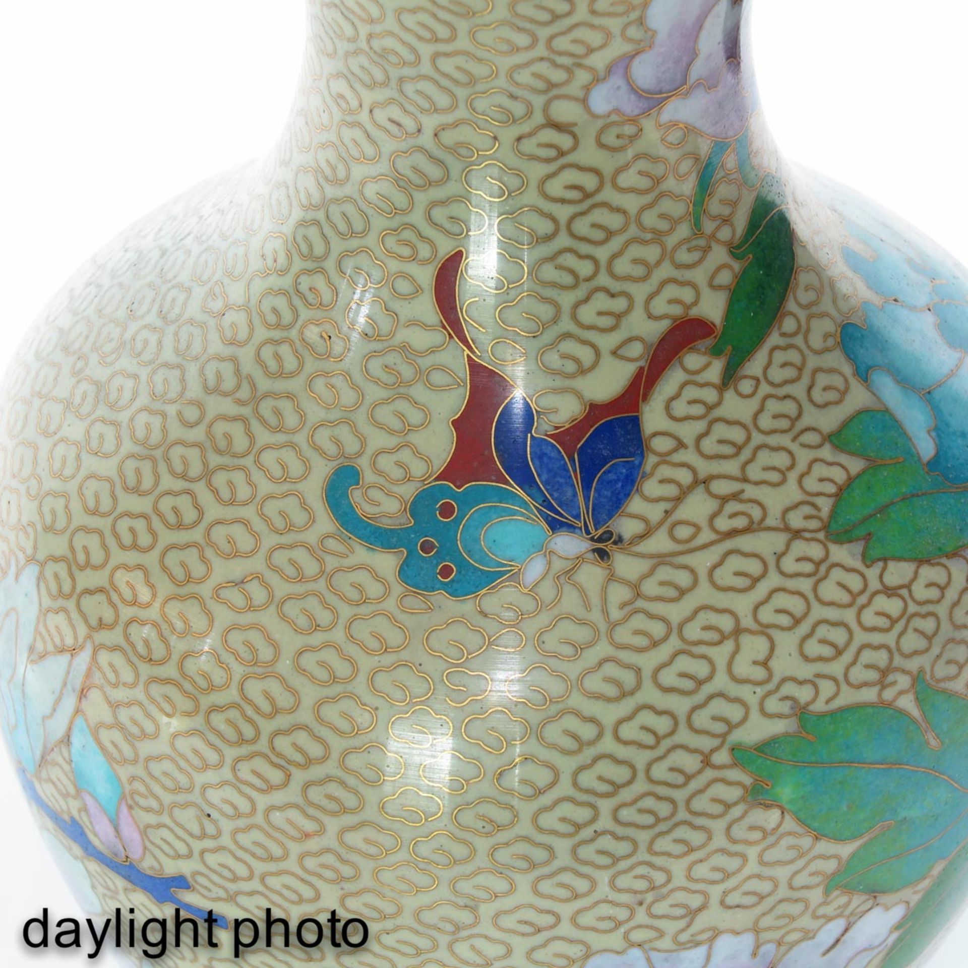 A Pair of Cloisonne Vases - Bild 9 aus 9