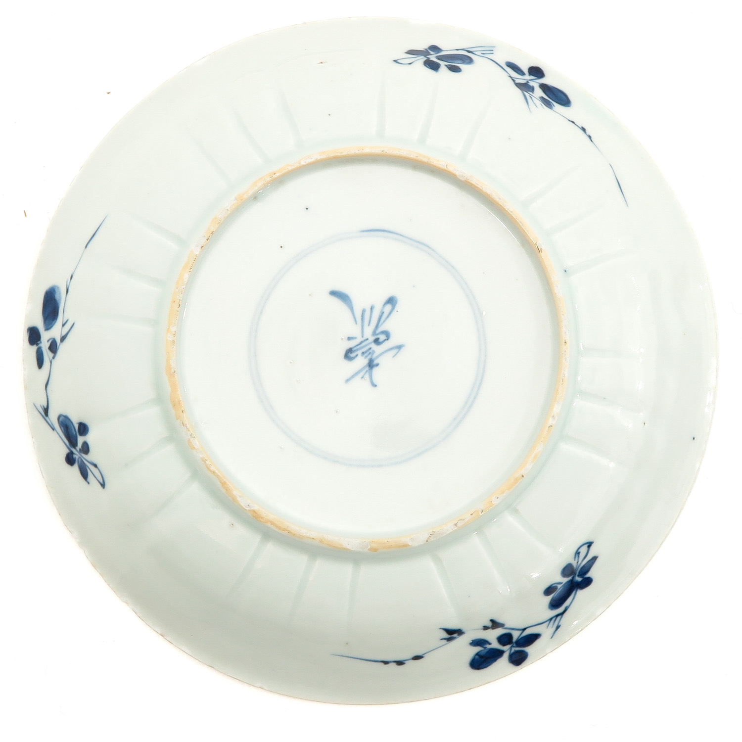 A Lot of 3 Blue and White Plates - Image 4 of 10