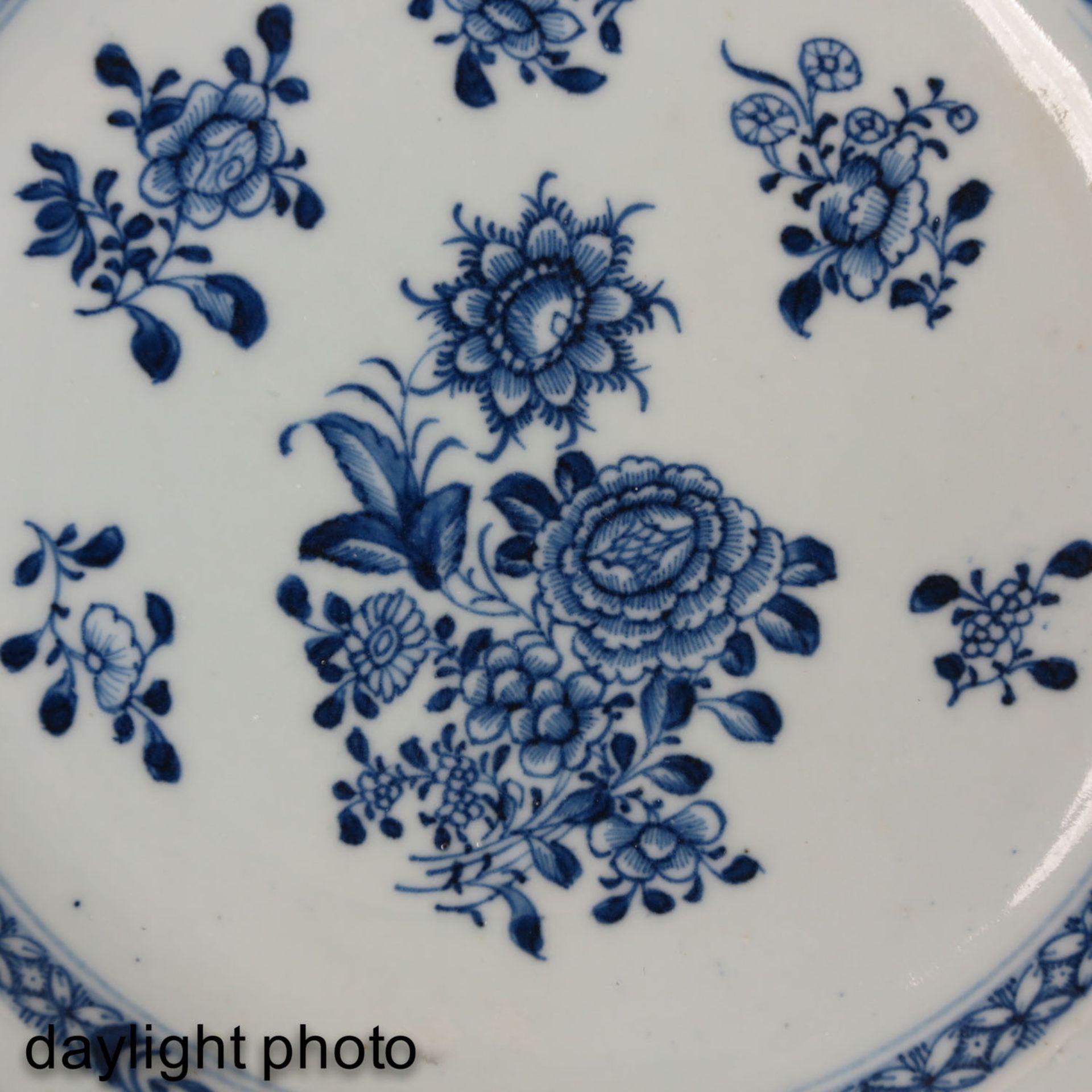 A Collection of 4 Plates - Image 9 of 10