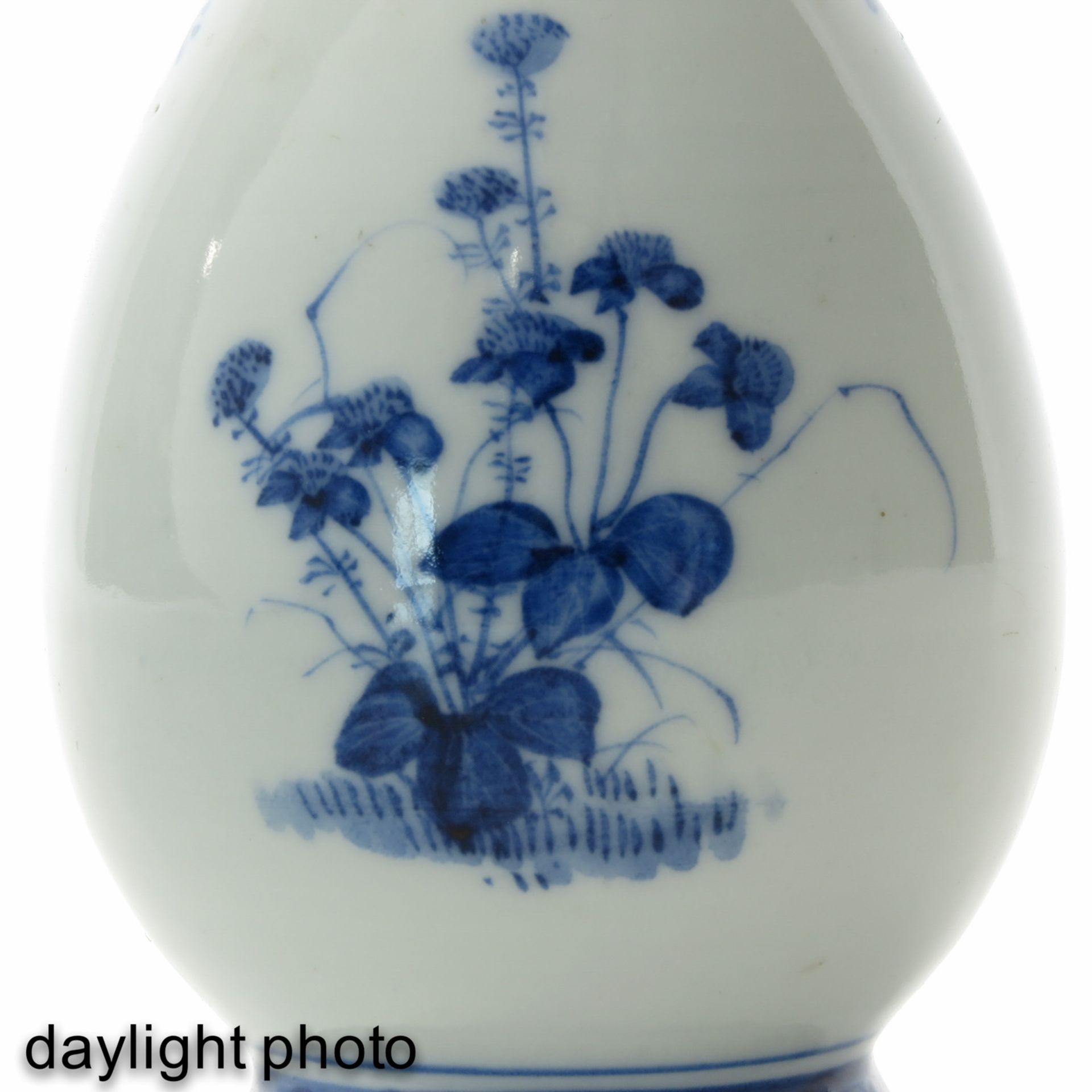 A Blue and White Vase - Bild 9 aus 9