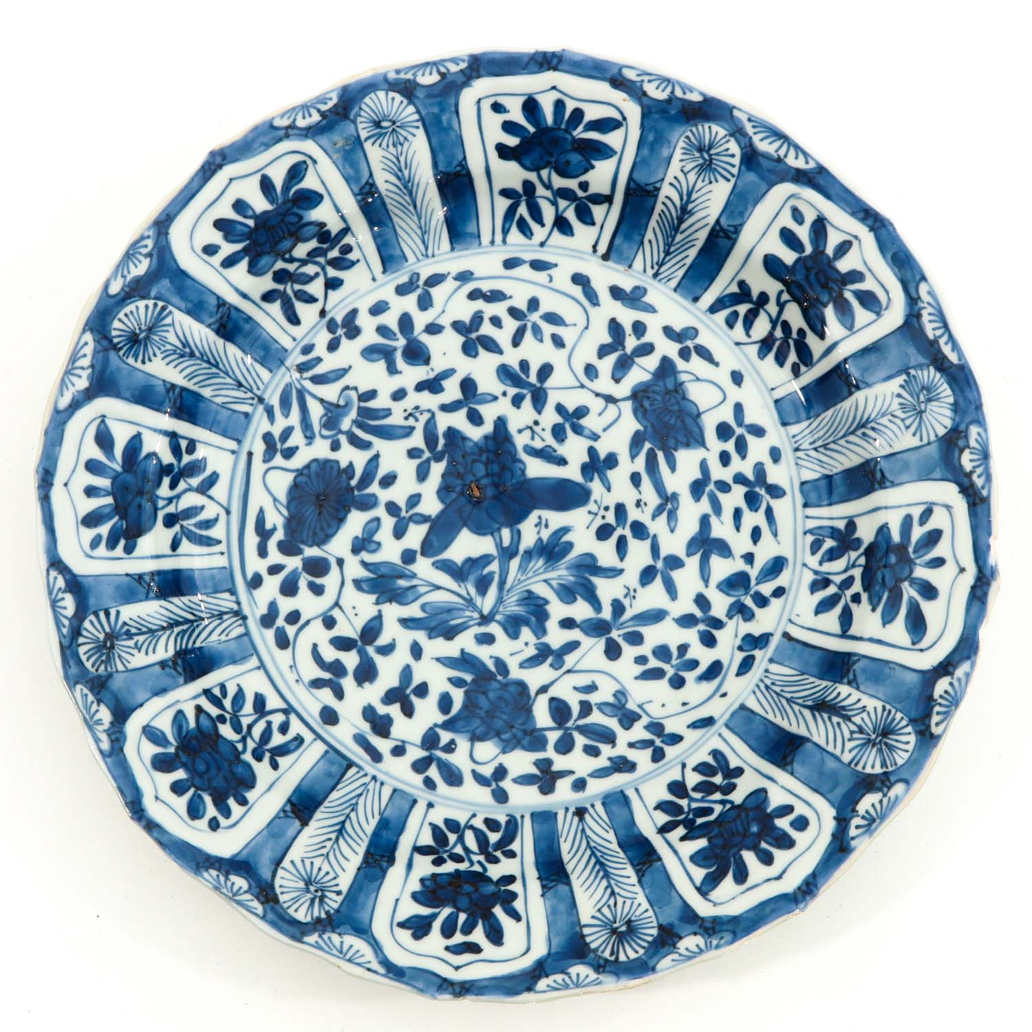 A Lot of 2 Blue and White Plates - Image 5 of 10