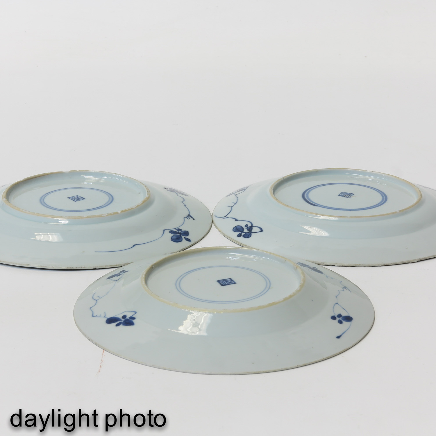 A Lot of 3 Blue and White Plates - Image 10 of 10