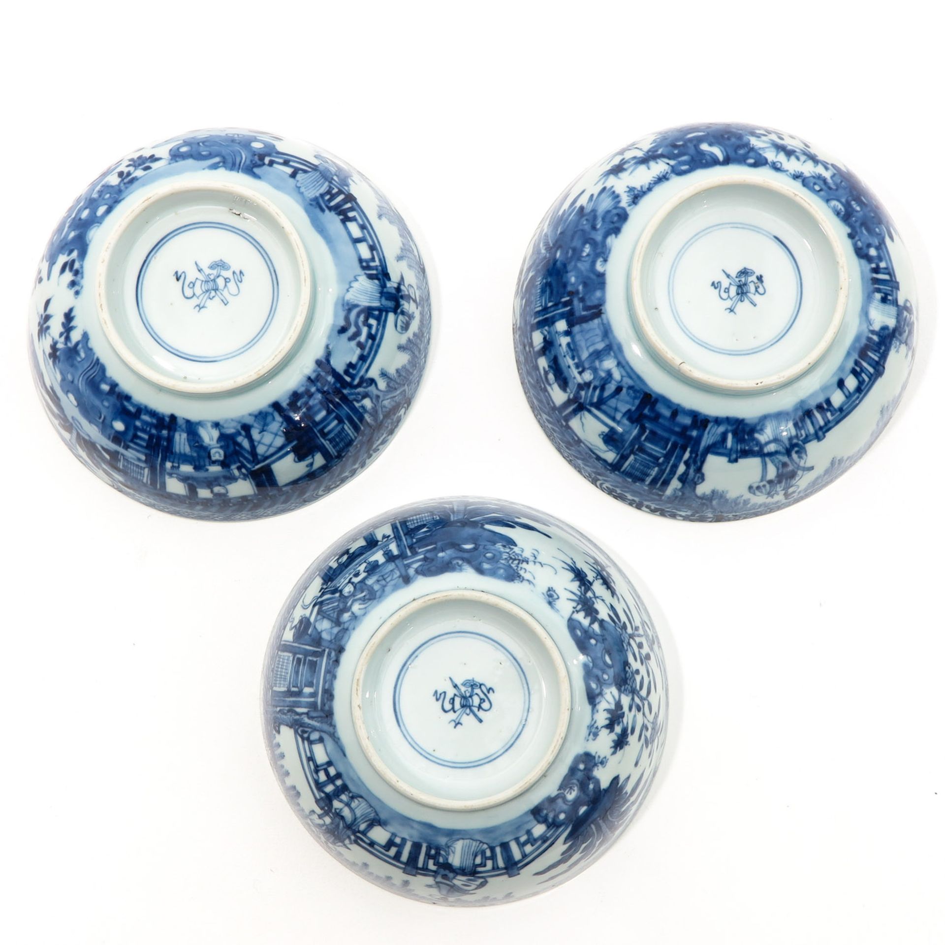 A Series of 3 Blue and White Bowls - Bild 6 aus 10
