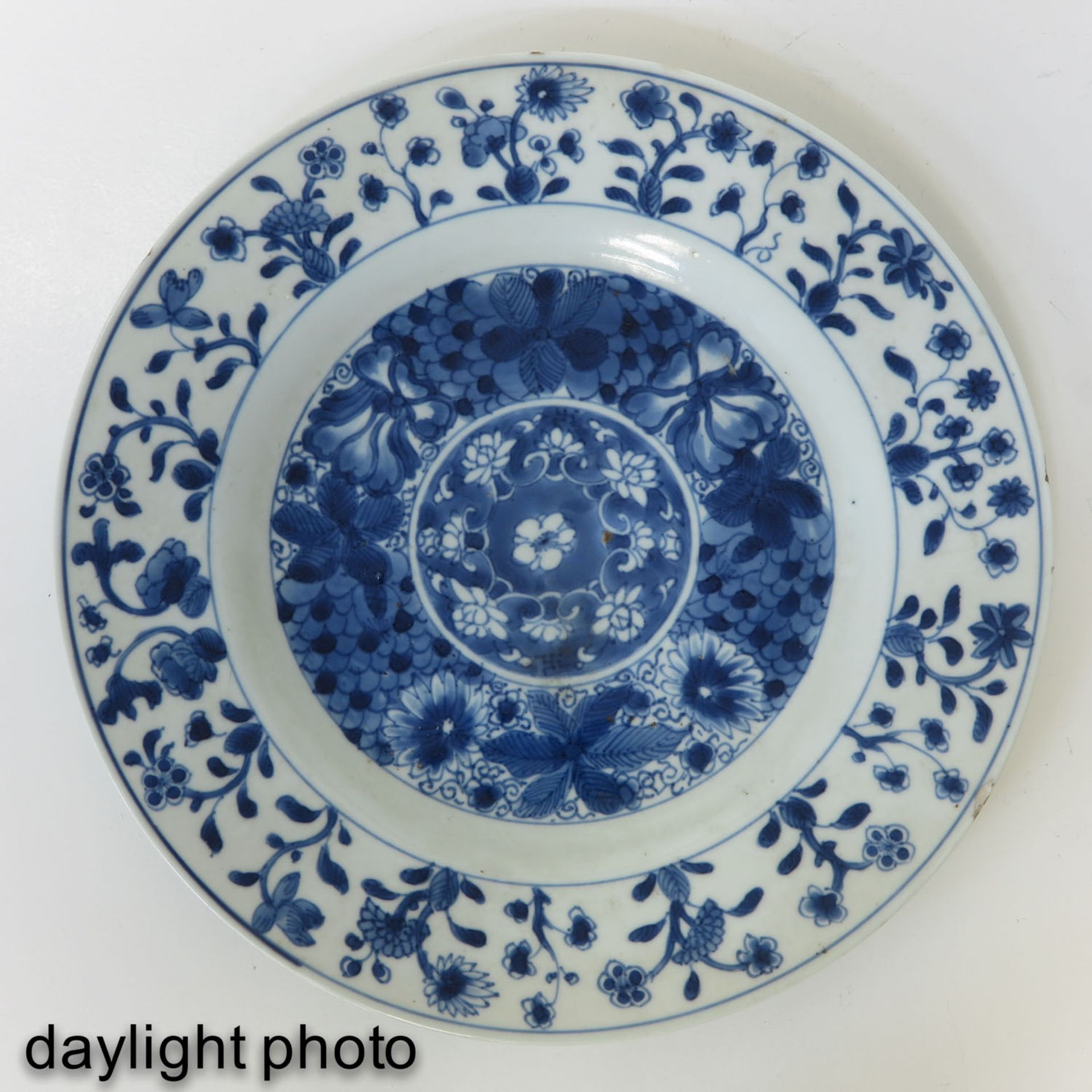 A Blue and White Plate - Bild 3 aus 6