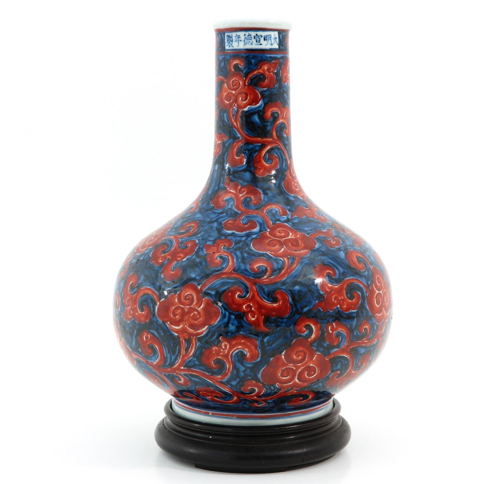 A Blue and Red Bottle Vase - Bild 3 aus 9