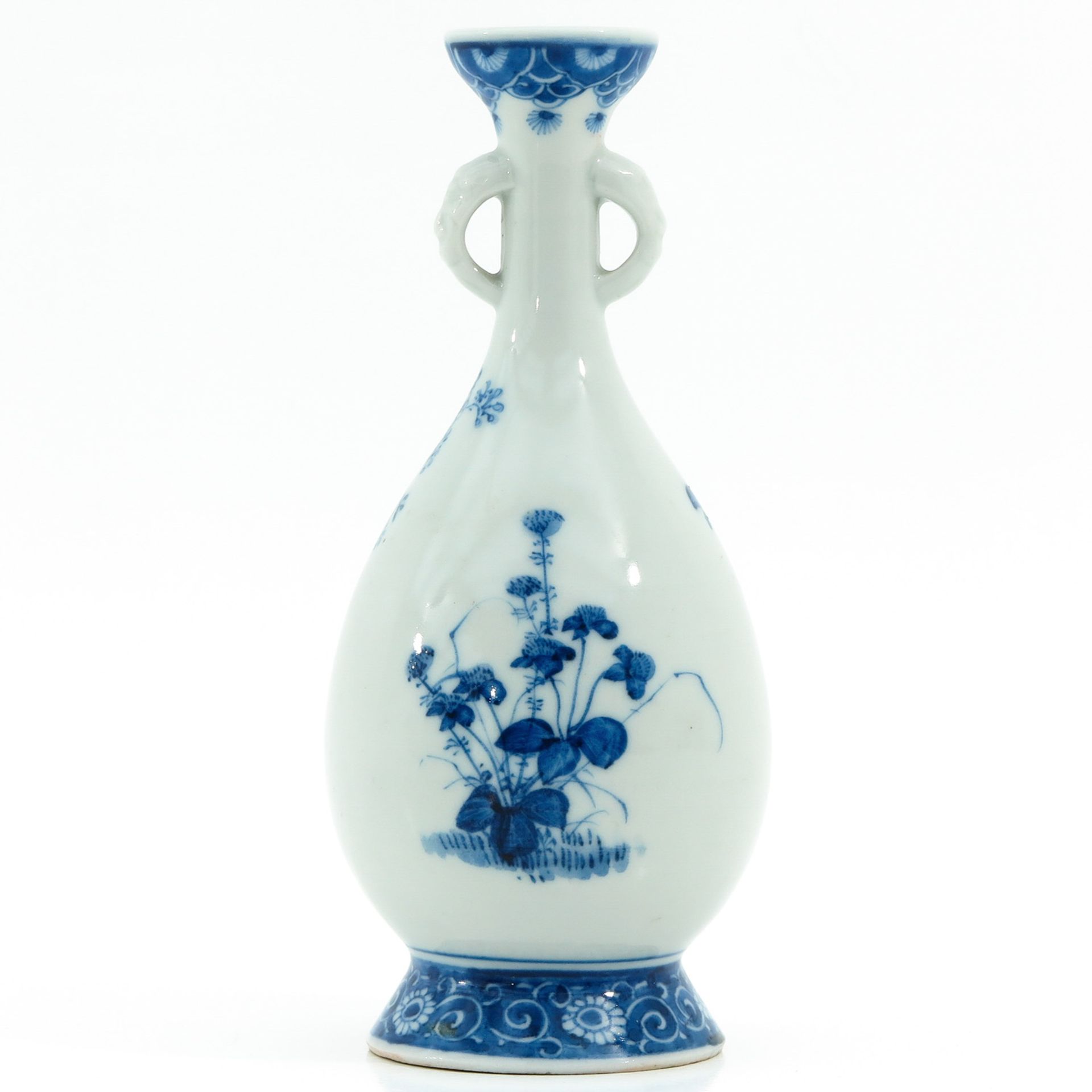 A Blue and White Vase - Bild 3 aus 9