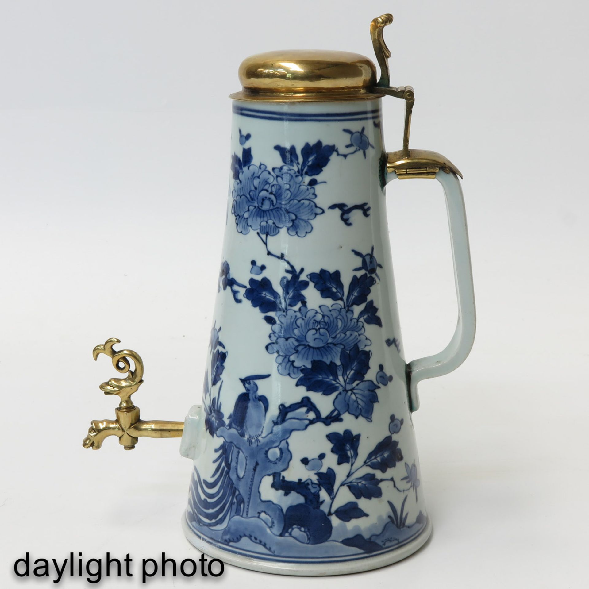 A Blue and White Decanter - Image 7 of 10