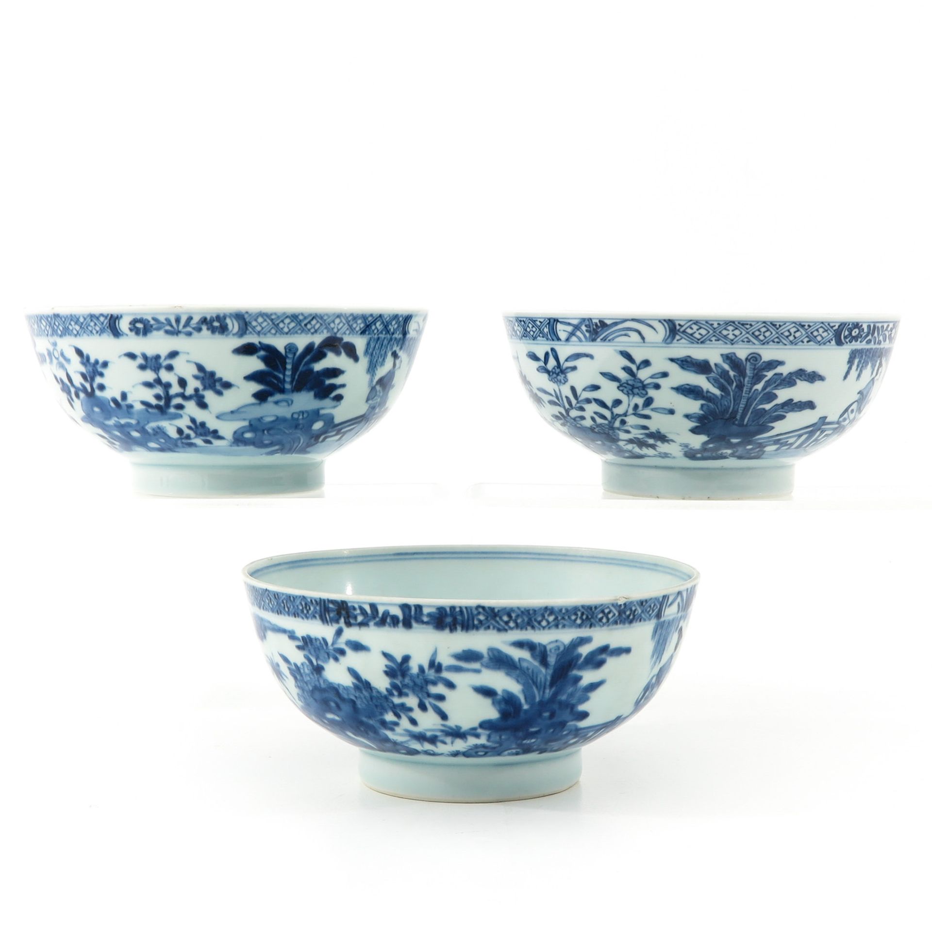 A Series of 3 Blue and White Bowls - Bild 4 aus 10