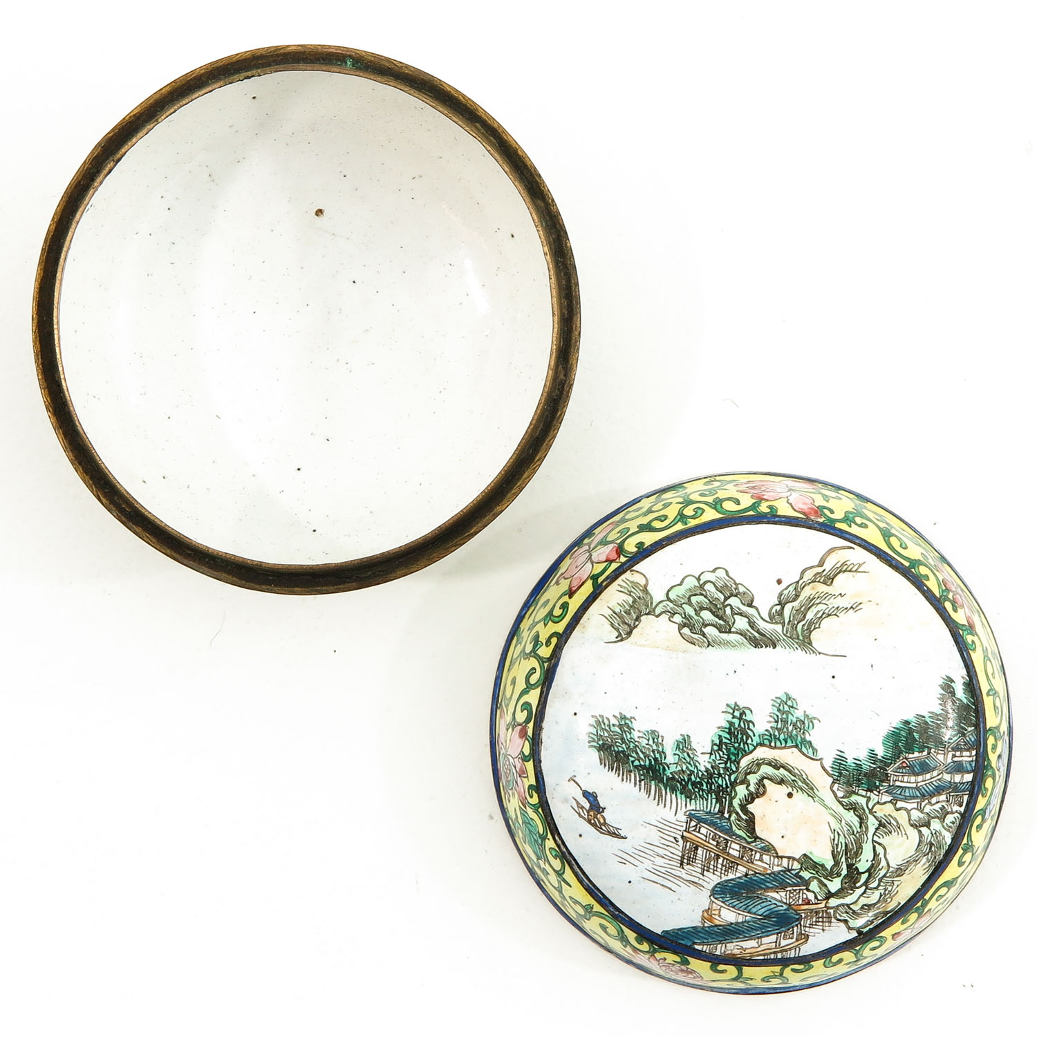 A Famille Rose Enamel Box - Image 5 of 9