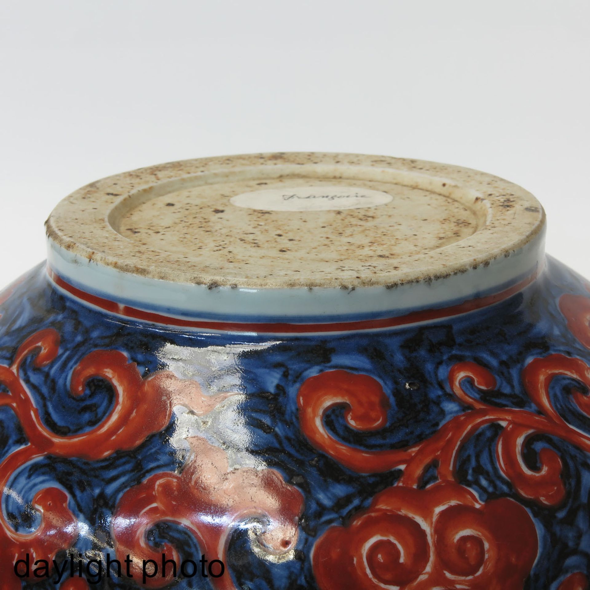 A Blue and Red Bottle Vase - Bild 8 aus 9
