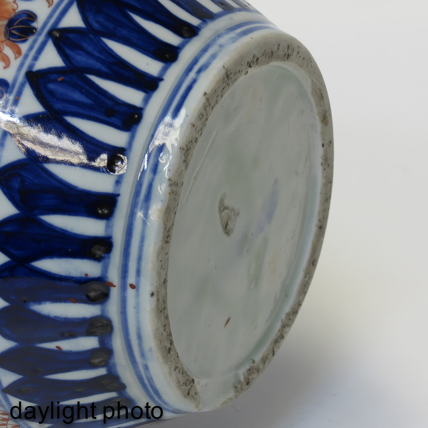 An Imari Ruffle Top Vase - Image 8 of 9