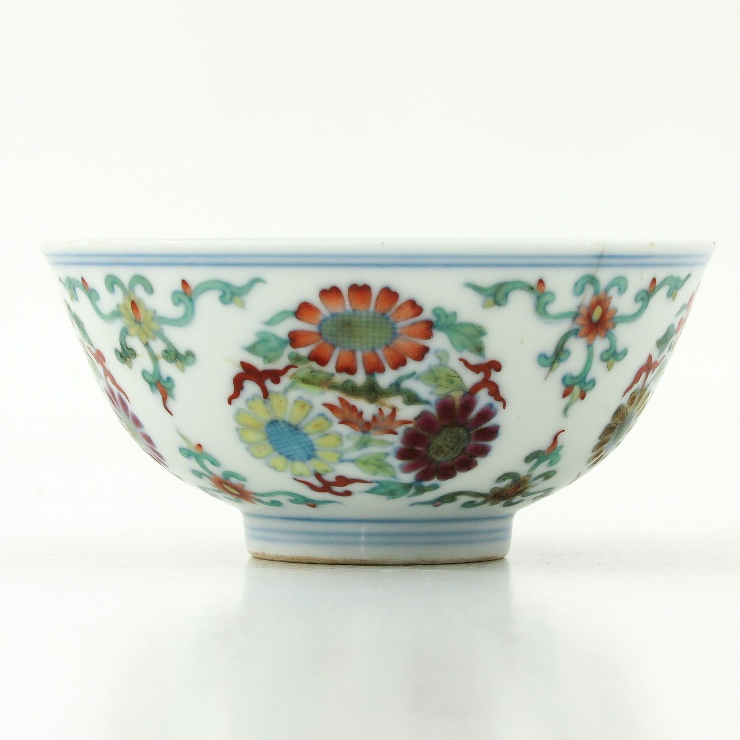 A Doucai Decor Cup - Image 3 of 10