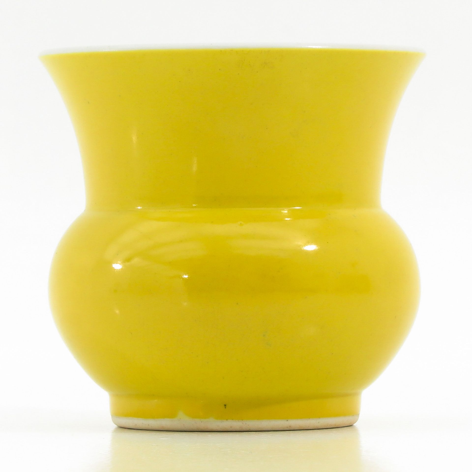 A Yellow Glazed Vase - Bild 4 aus 9