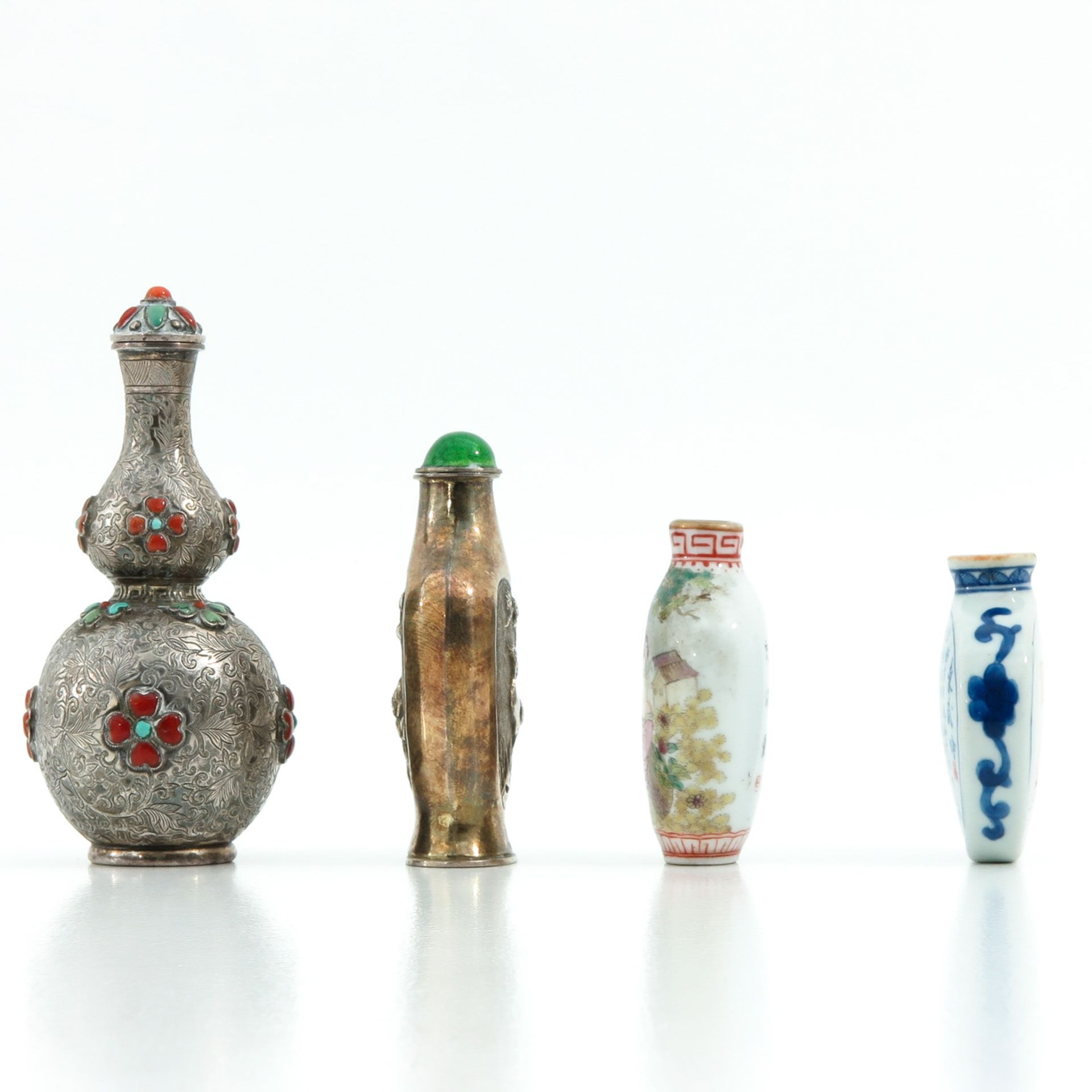 A Diverse Collection of 4 Snuff Bottles - Bild 2 aus 10