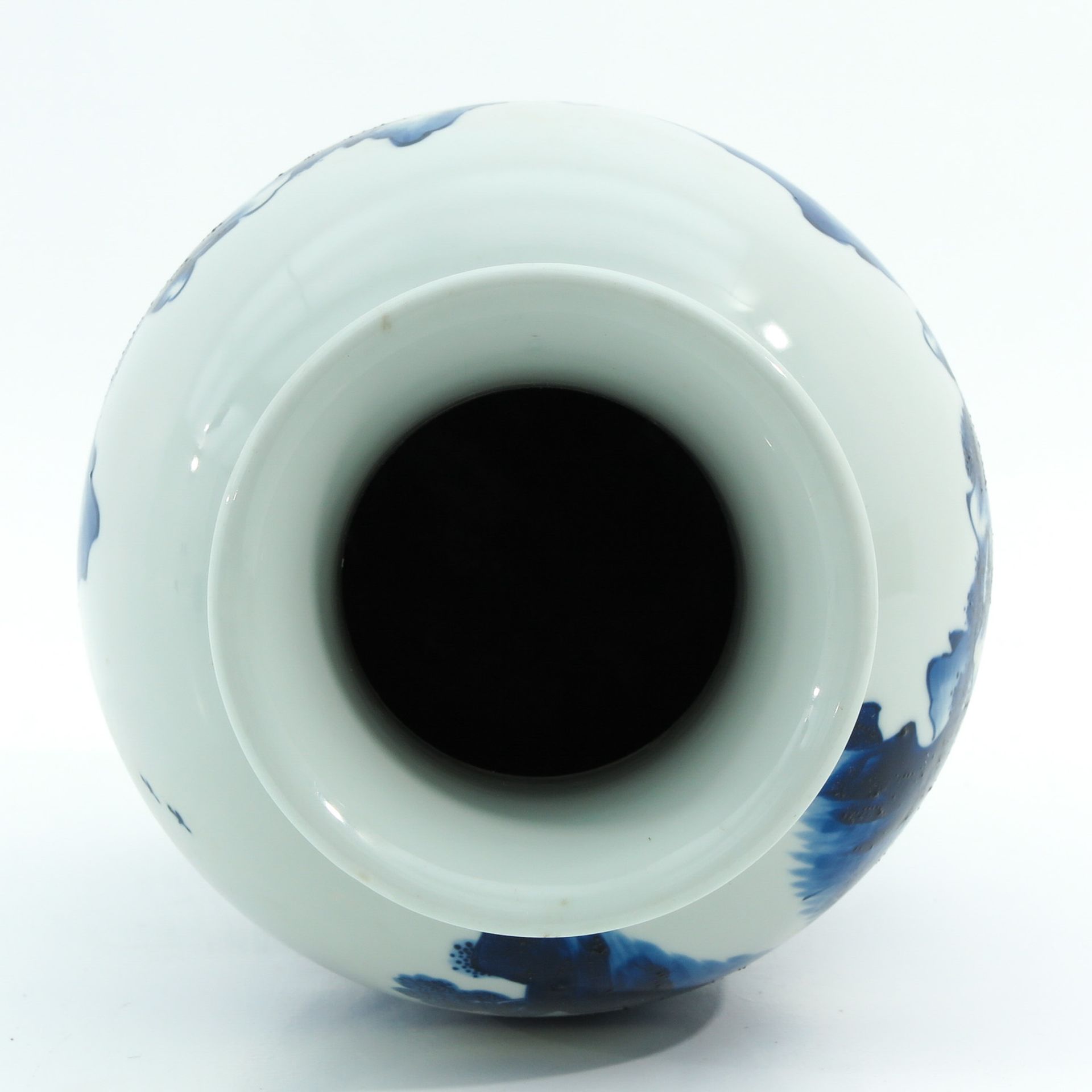 A Blue and White Vase - Bild 5 aus 10