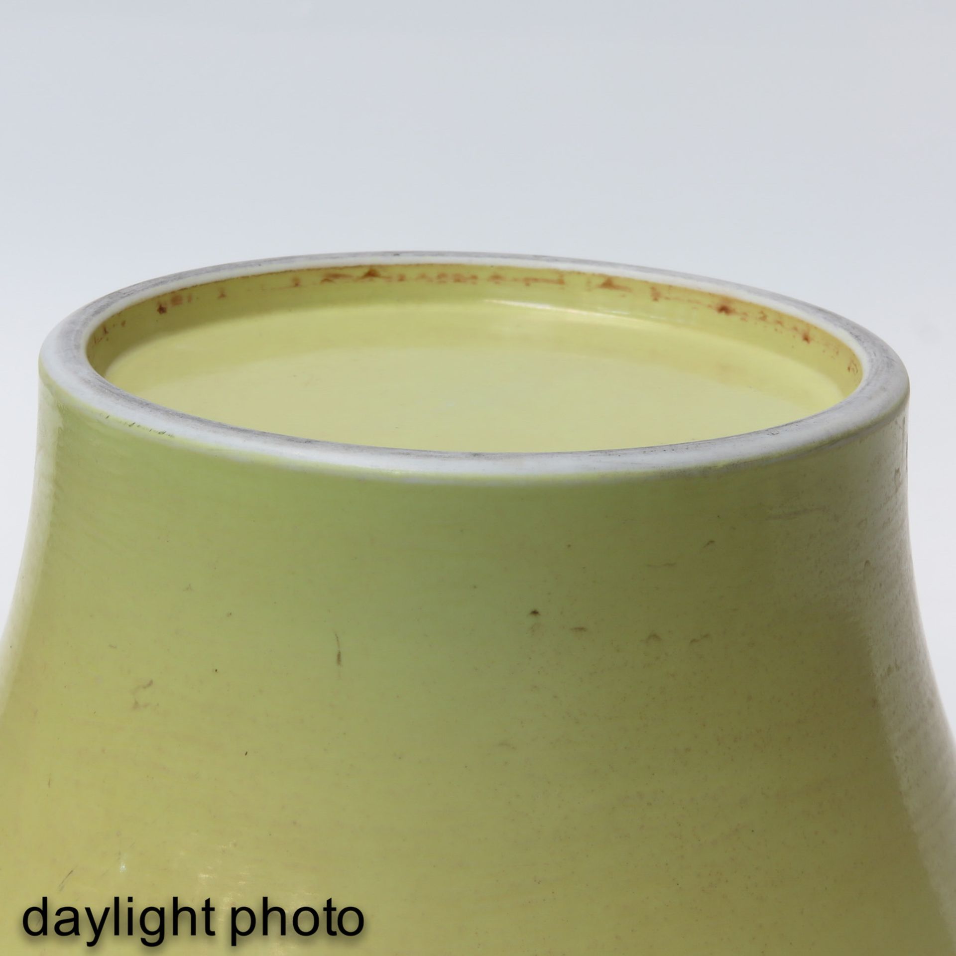A Yellow Glazed Vase - Bild 8 aus 9