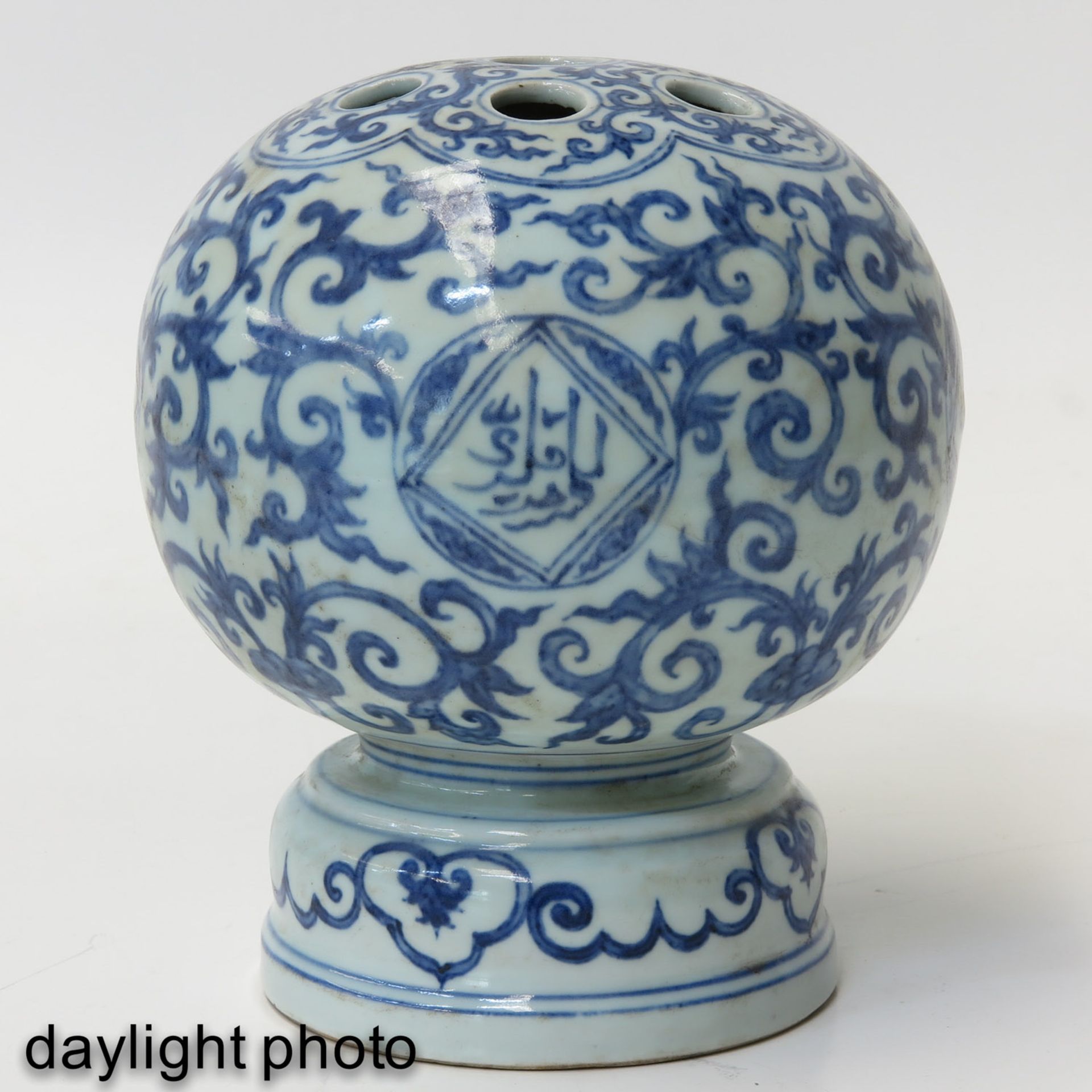 A Blue and White Vase - Image 7 of 10