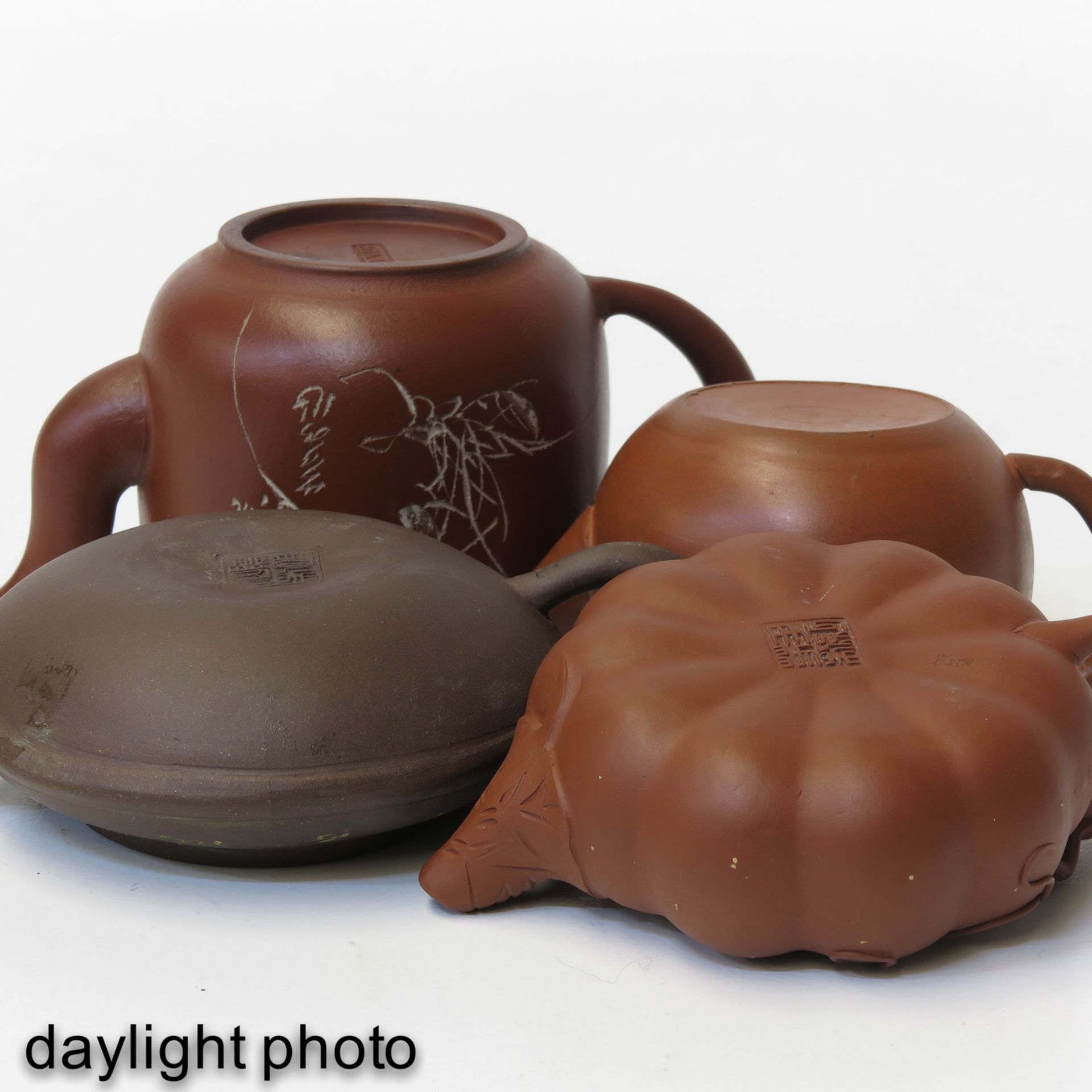 A Collection of 4 Yixing Teapots - Bild 8 aus 10