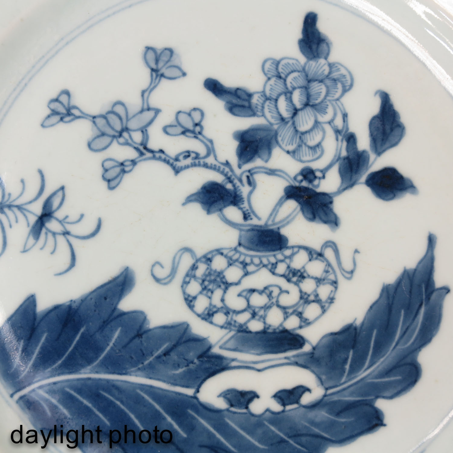 A Collection of 4 Blue and White Plates - Image 10 of 10