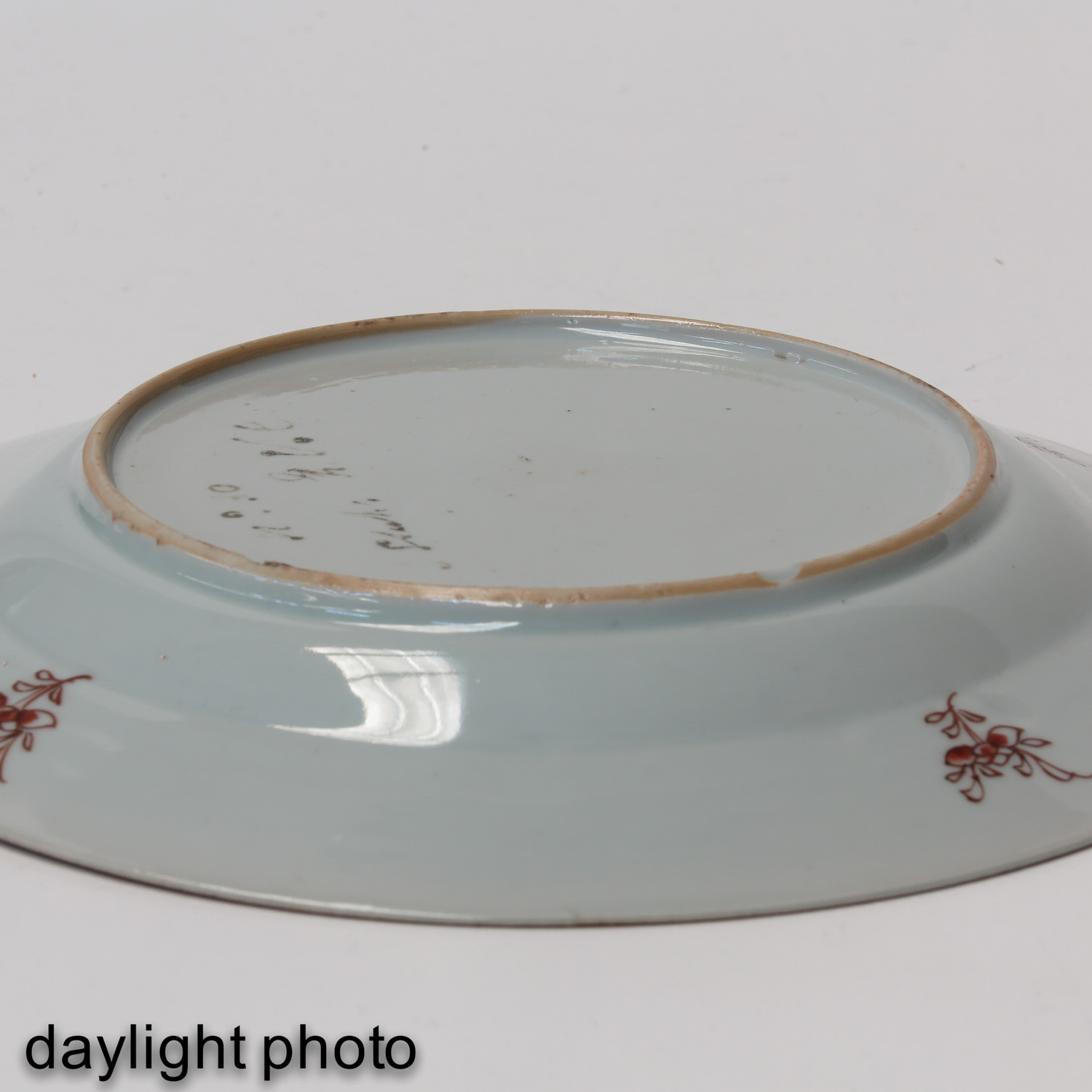 A Famille Rose Plate - Image 4 of 5