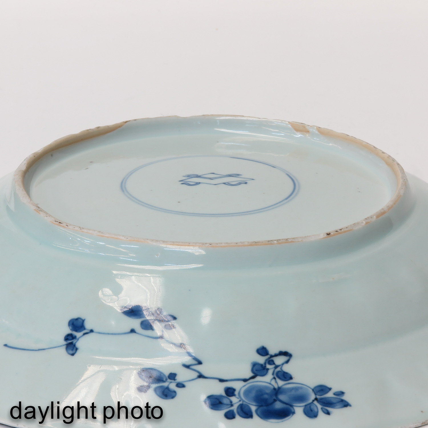 A Blue and White Charger - Image 6 of 8