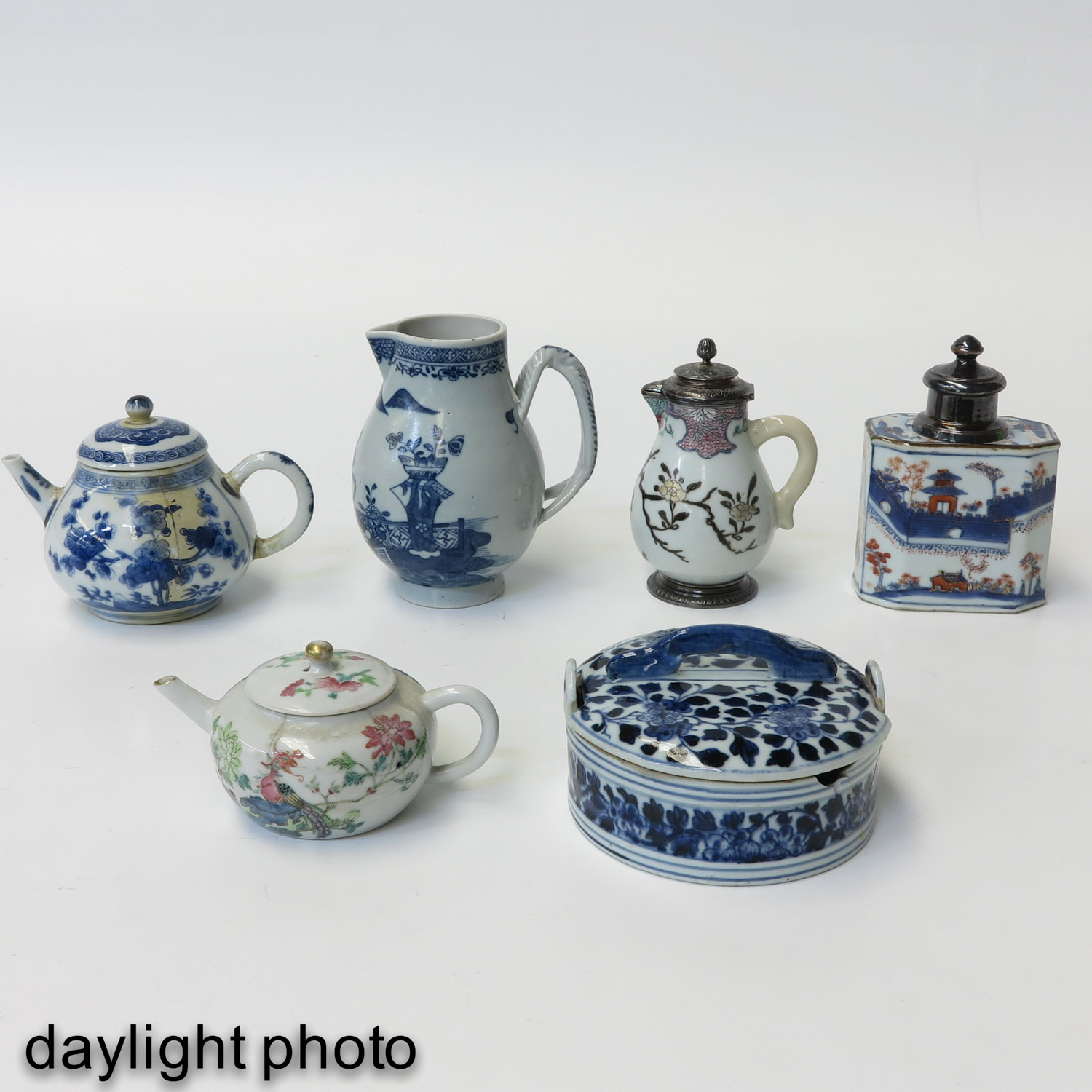 A Diverse Collection of Porcelain - Image 7 of 10