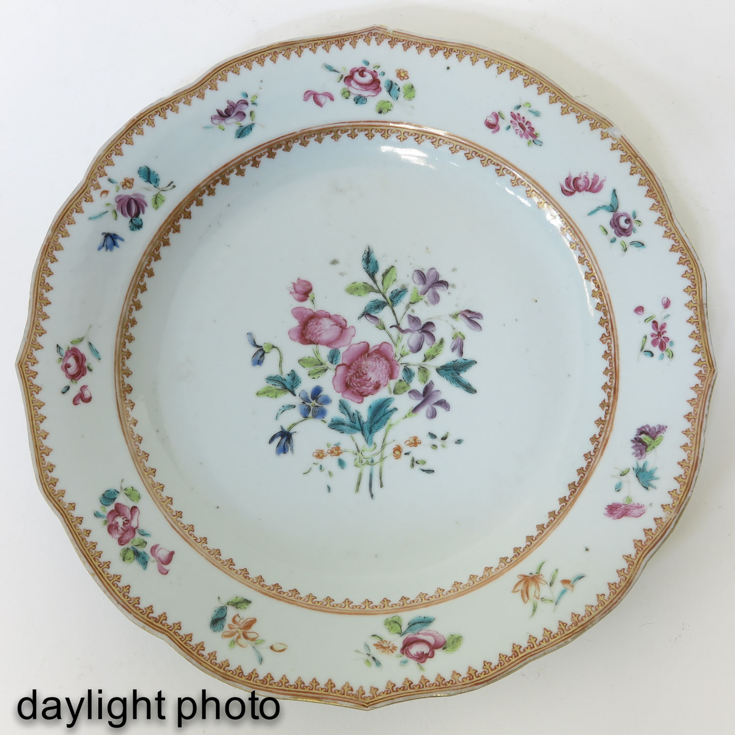 A Series of 8 Famille Rose Plates - Image 9 of 10