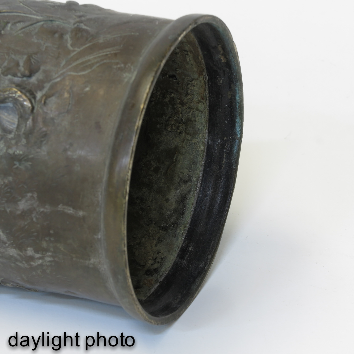 A Bronze Cylinder Vase - Image 8 of 9