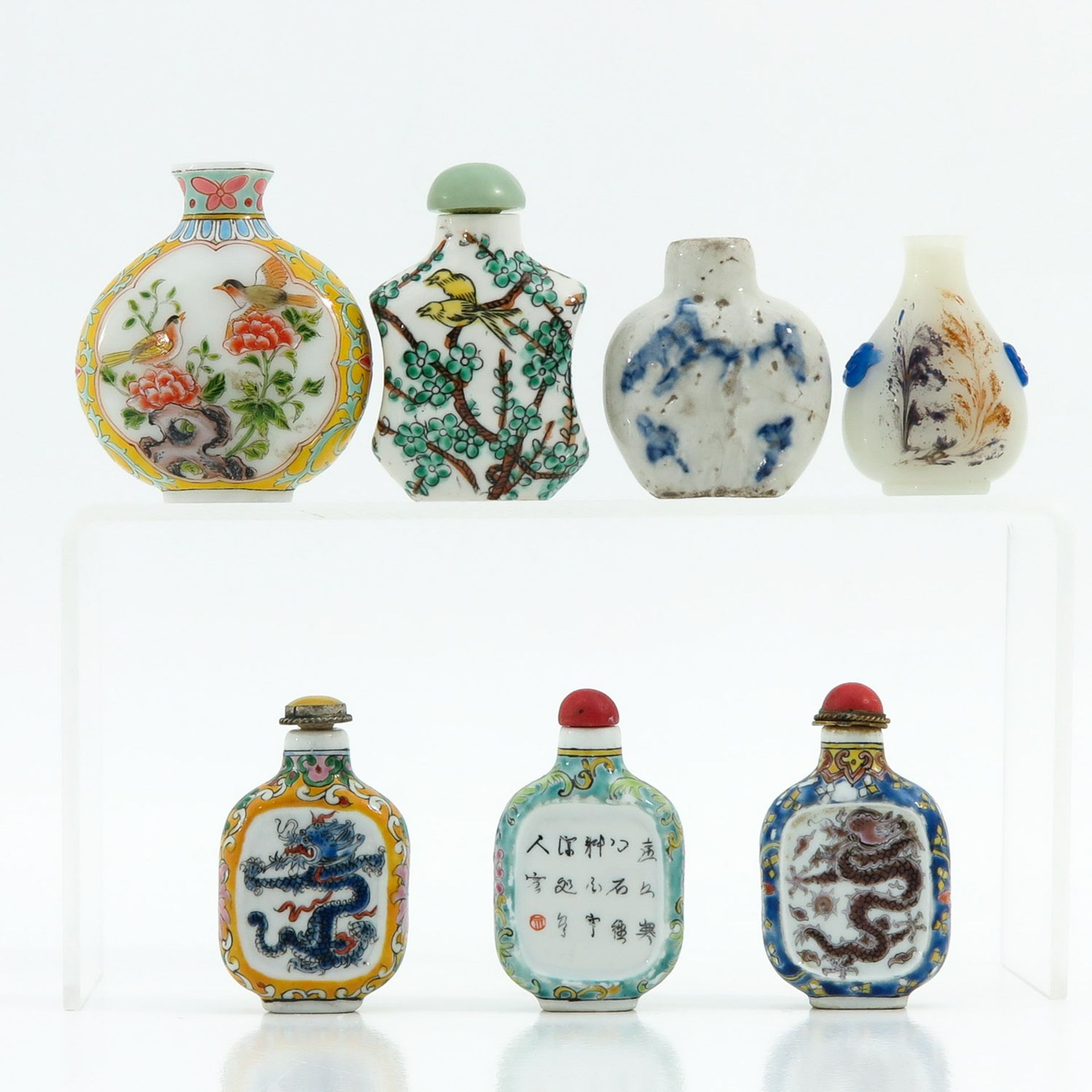 A Collection of 7 Snuff Bottles - Image 3 of 10