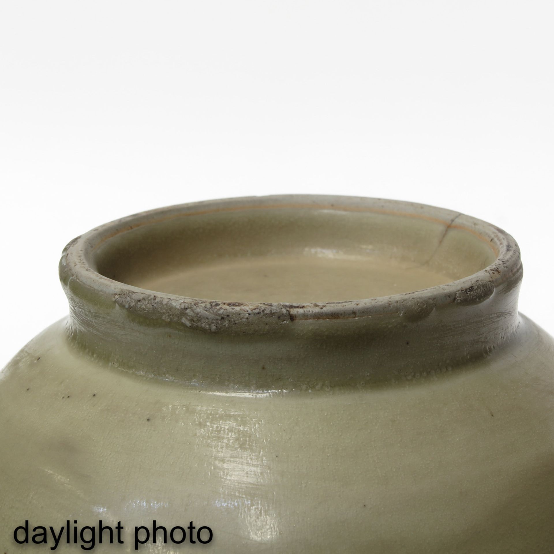 A Cream Glazed Vase - Bild 8 aus 9