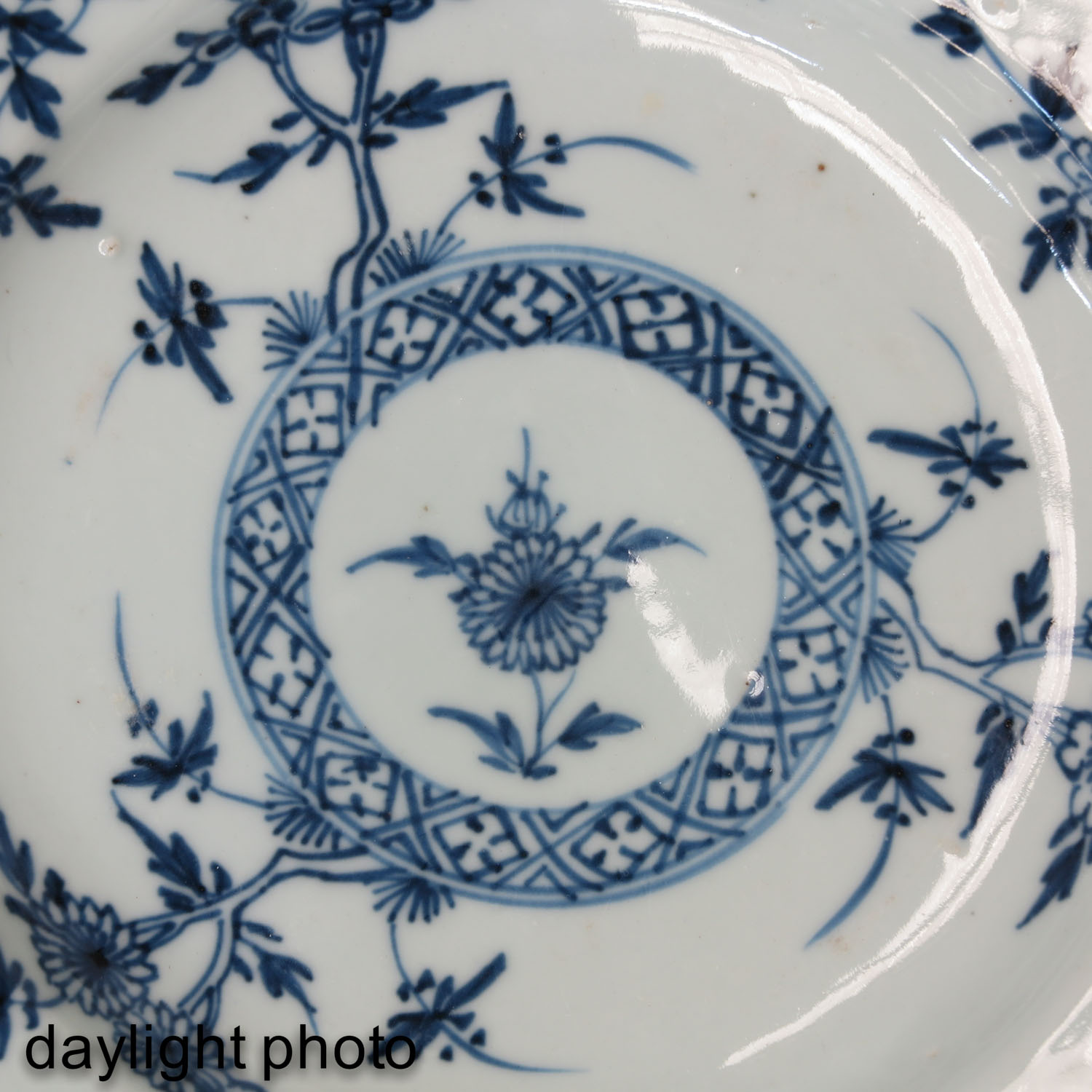 A Collection of 5 Blue and White Plates - Image 9 of 9