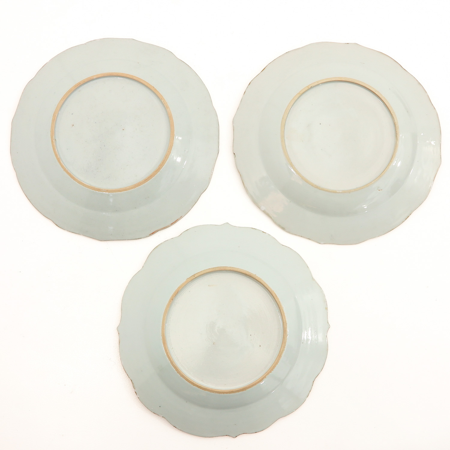 A Series of 8 Famille Rose Plates - Image 4 of 10