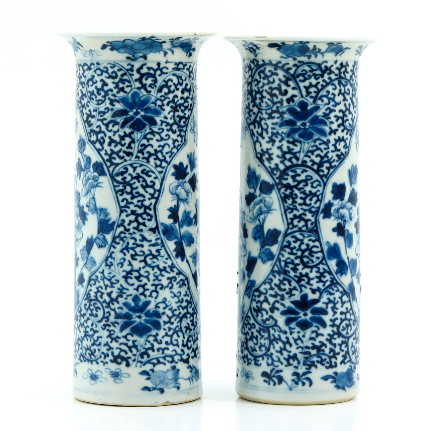 A Pair of Blue and White Vases - Image 2 of 10