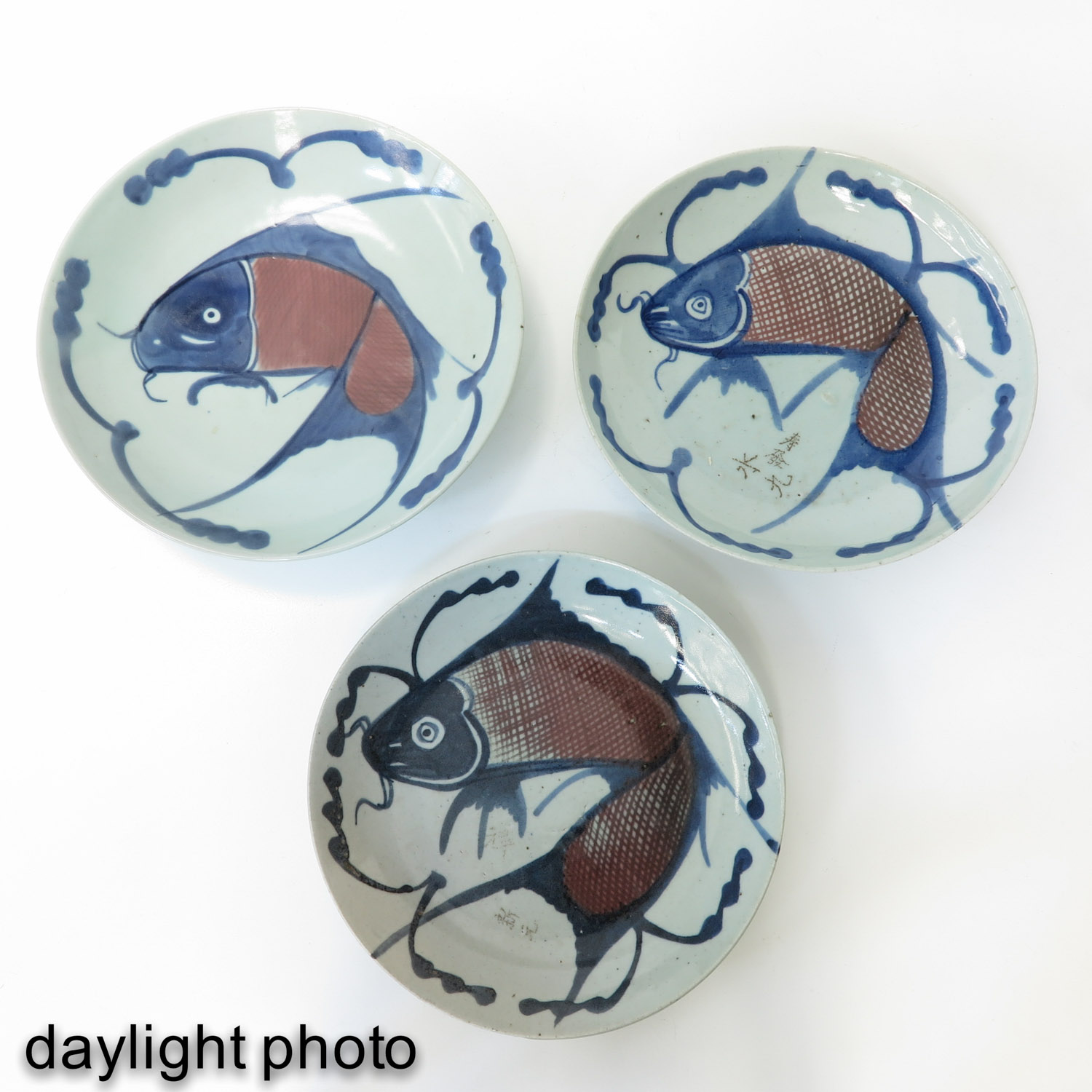 A Collection of 3 Stoneware Plates - Image 9 of 10