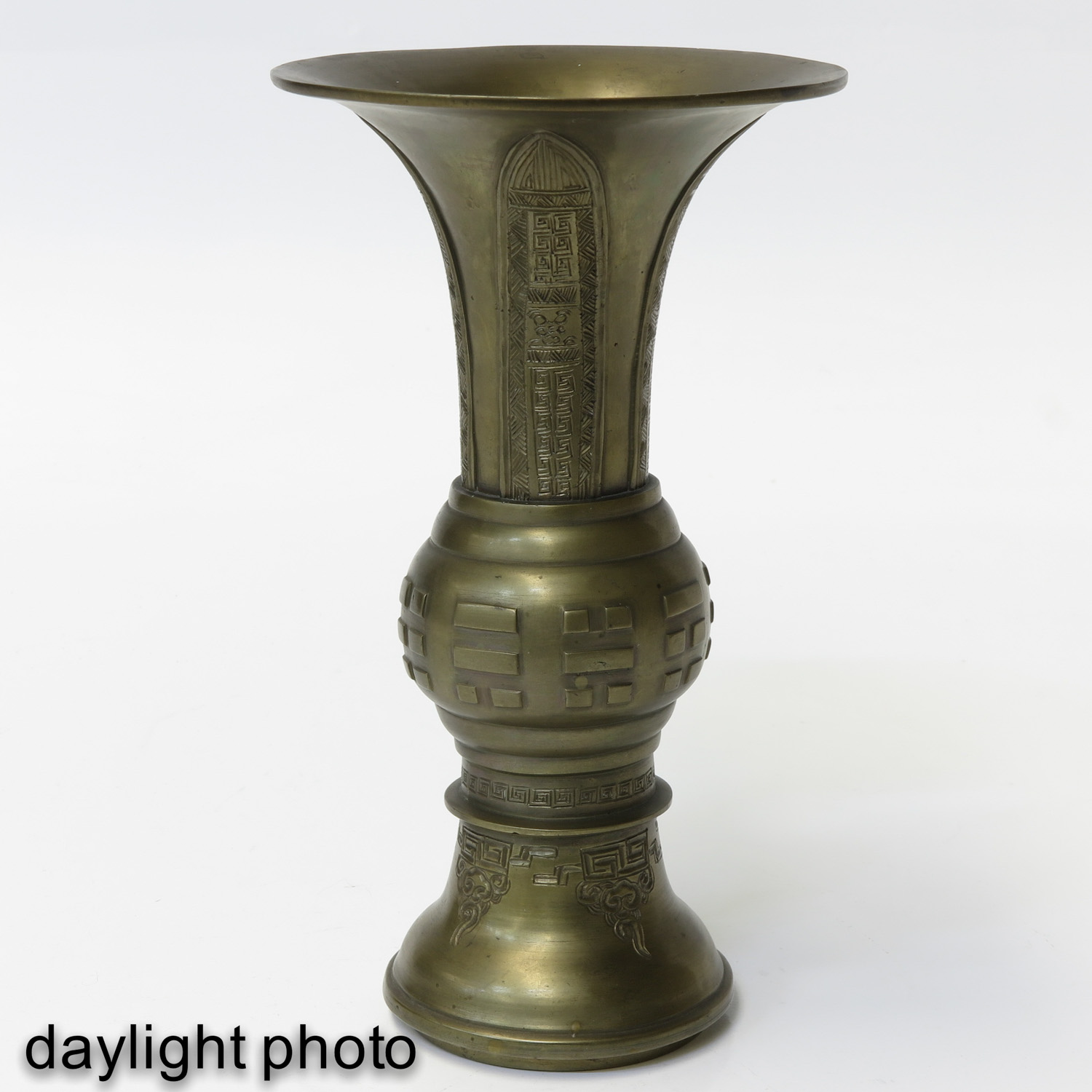 A Bronze Altar Vase - Image 7 of 9
