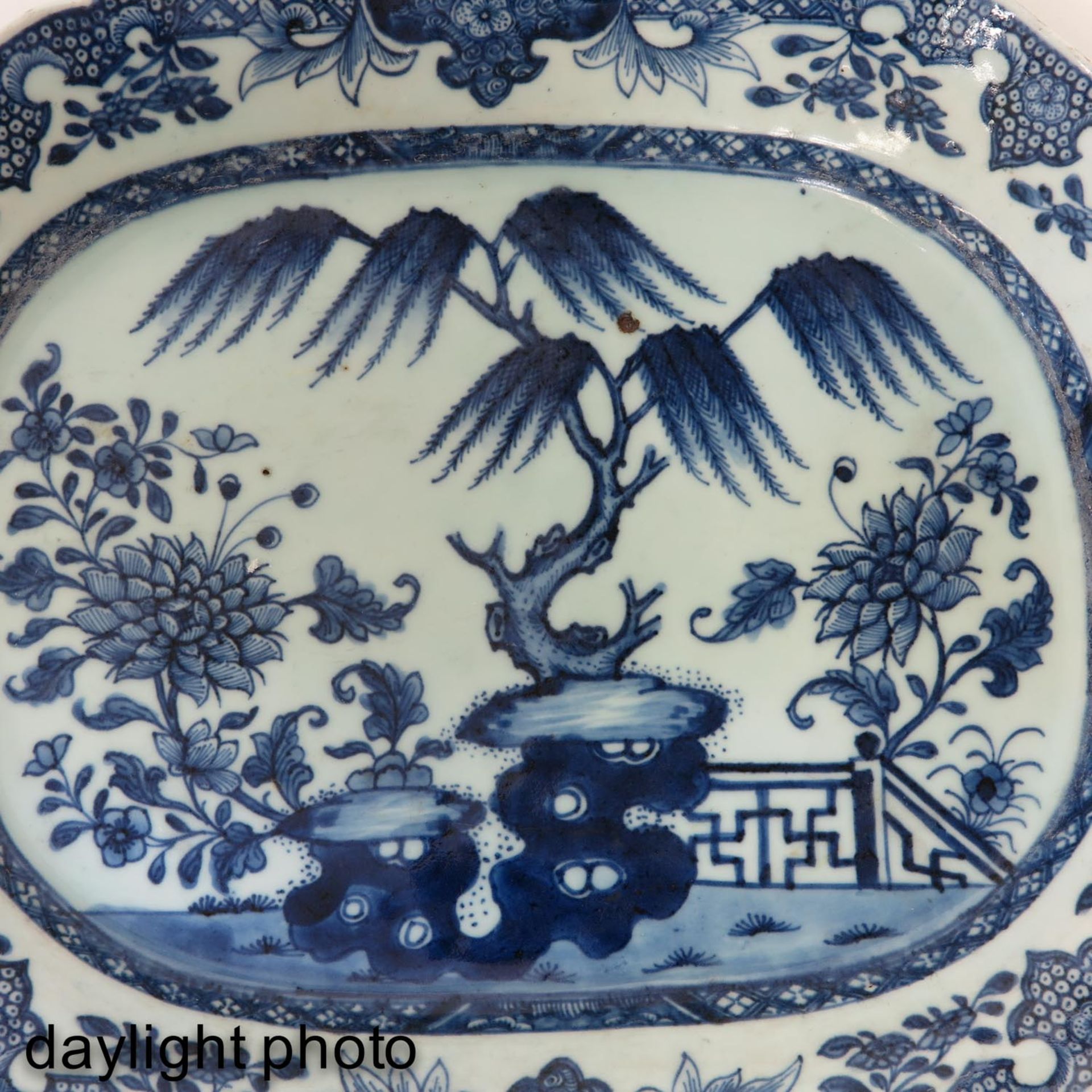 A Blue and White Serving Tray - Bild 7 aus 7