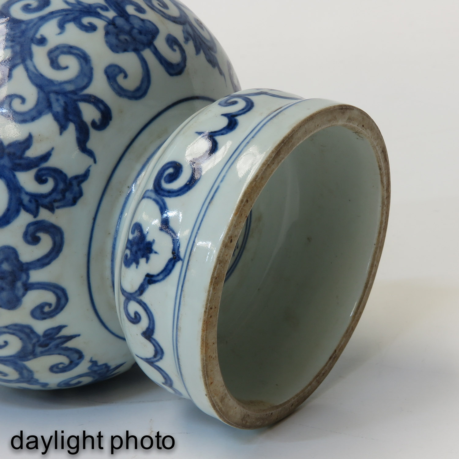 A Blue and White Vase - Image 8 of 10