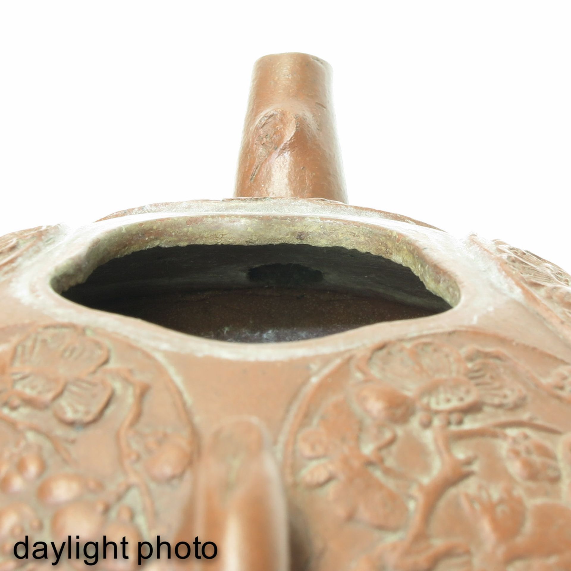 A Rare Yixing Teapot - Image 9 of 9