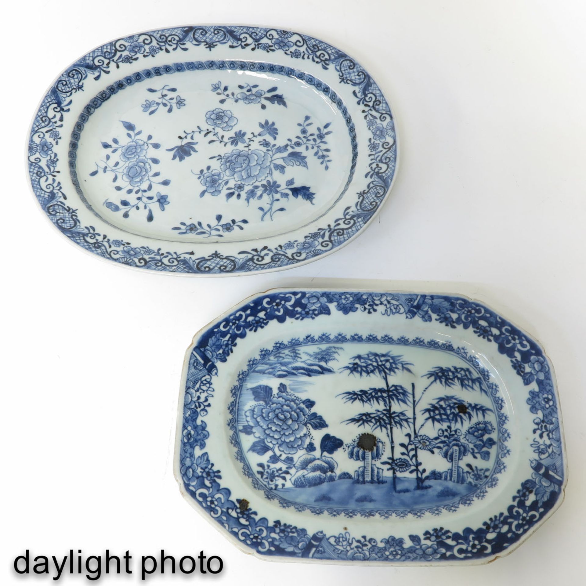 A Lot of 2 Blue and White Trays - Bild 7 aus 10