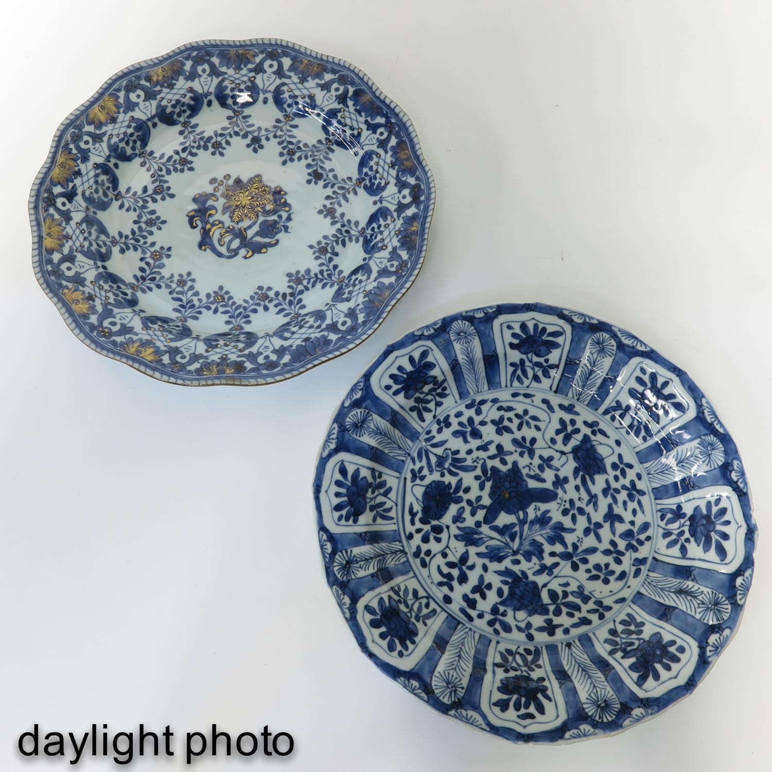 A Lot of 2 Blue and White Plates - Image 7 of 10