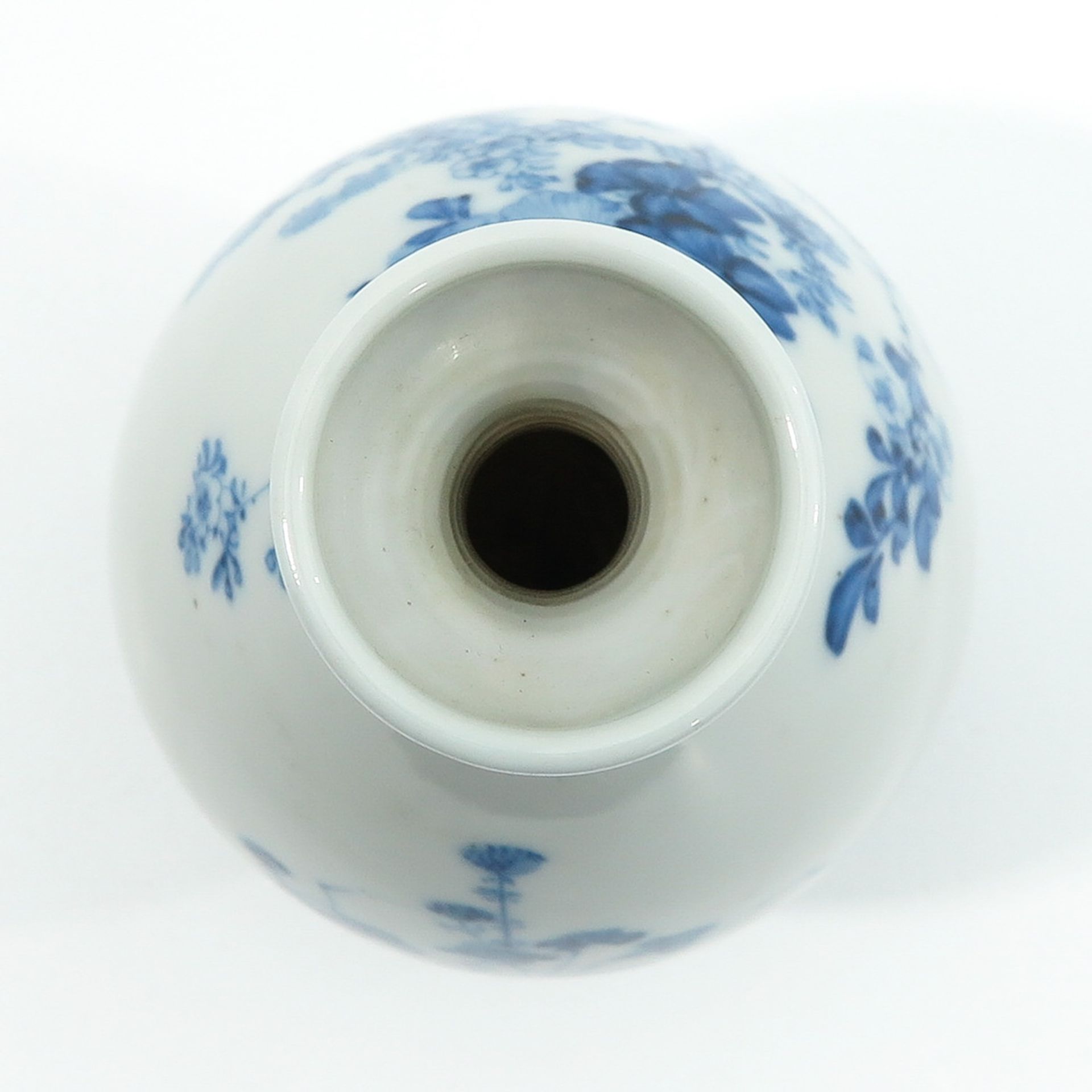 A Blue and White Vase - Bild 5 aus 9