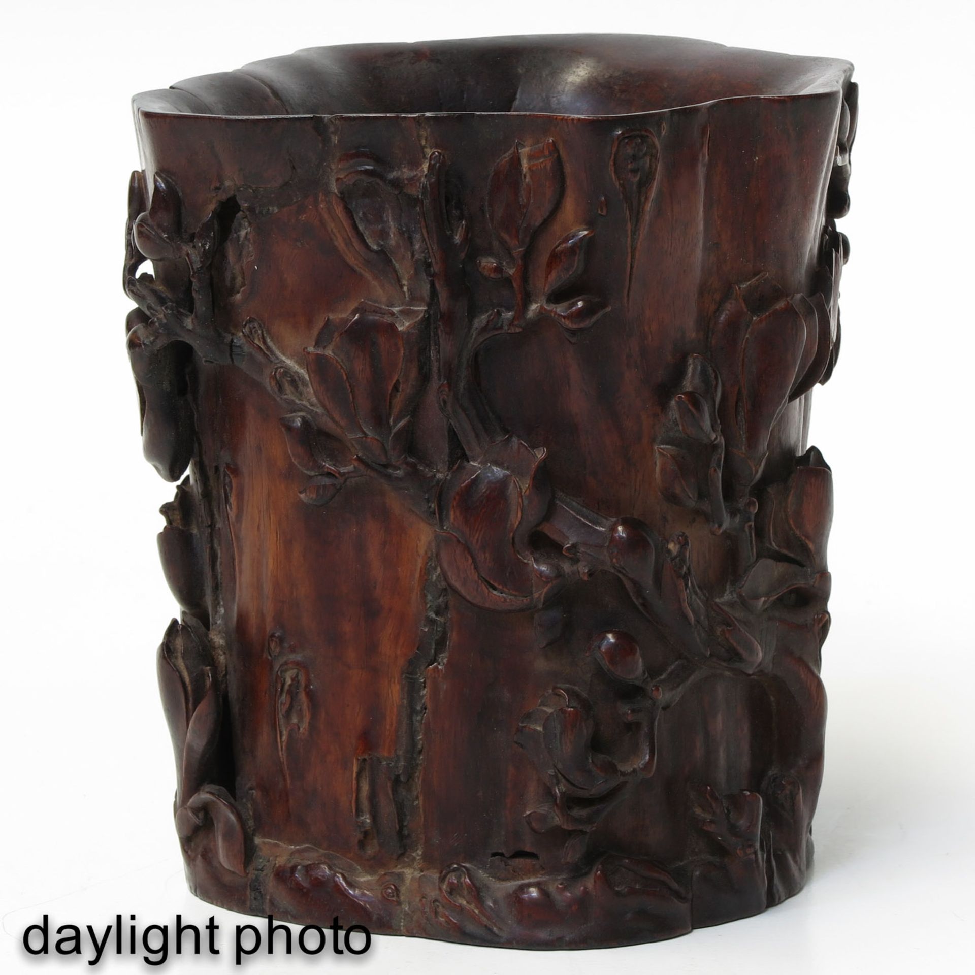 A Carved Wood Brush Pot - Bild 7 aus 9