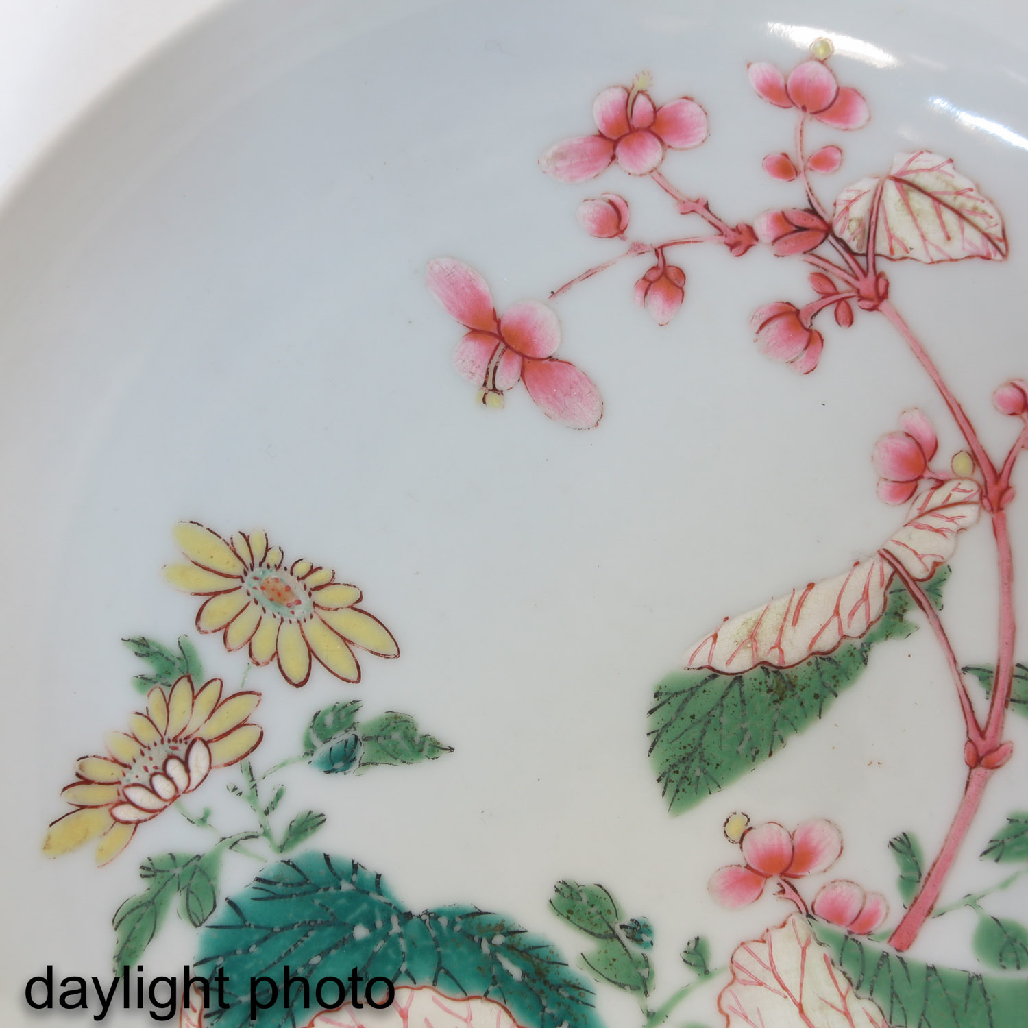 A Famille Rose Dish - Image 6 of 6