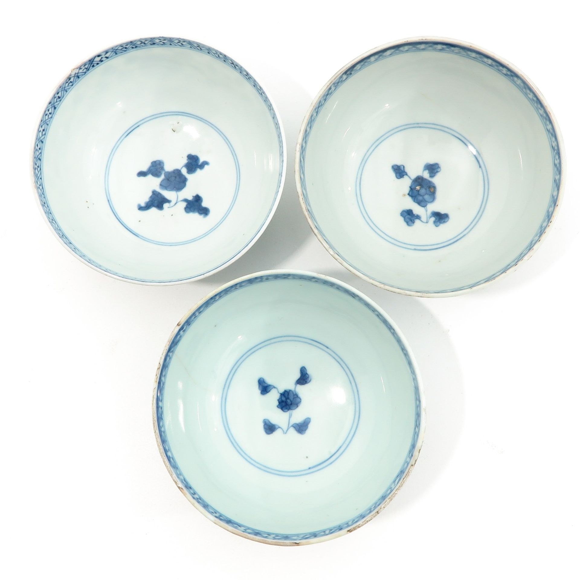 A Series of 3 Blue and White Bowls - Image 5 of 9