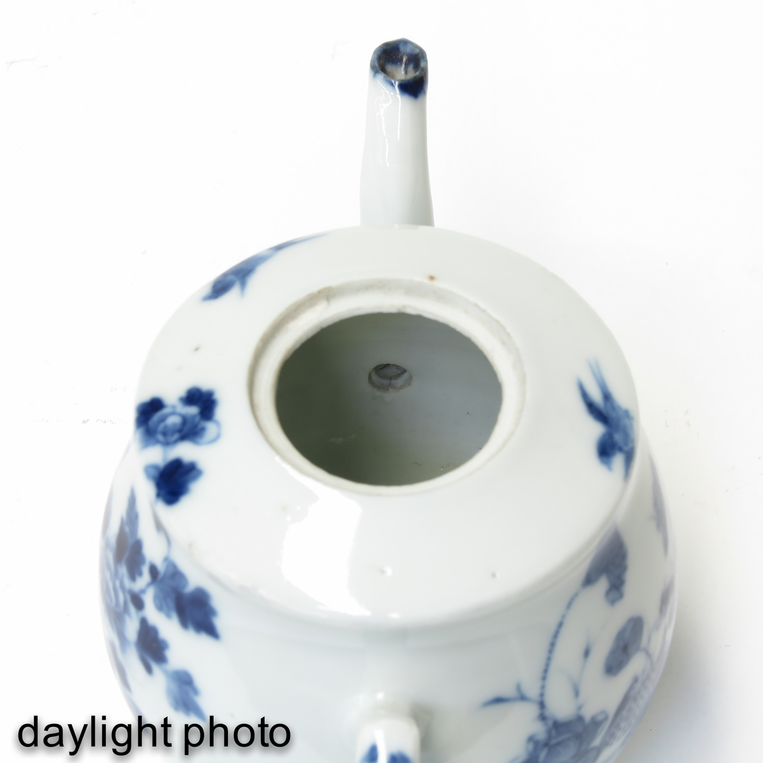 A Blue and White Teapot - Image 8 of 8