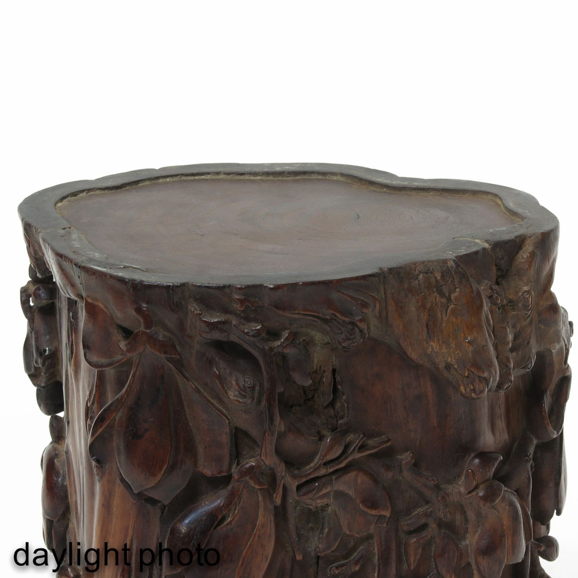 A Carved Wood Brush Pot - Bild 8 aus 9