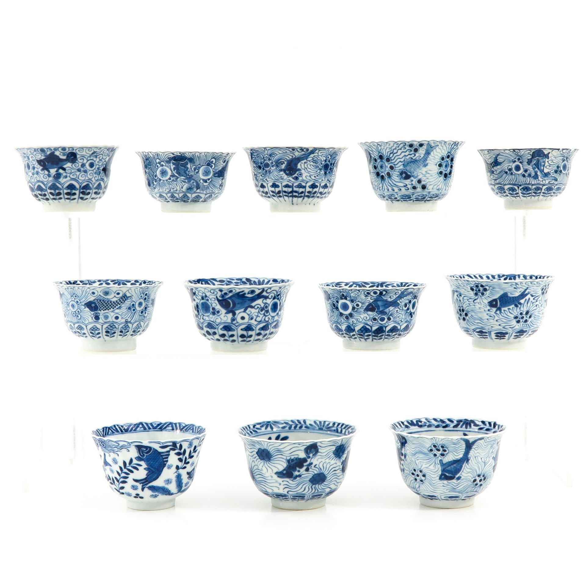 A Series of 12 Cups and Saucers - Bild 2 aus 10