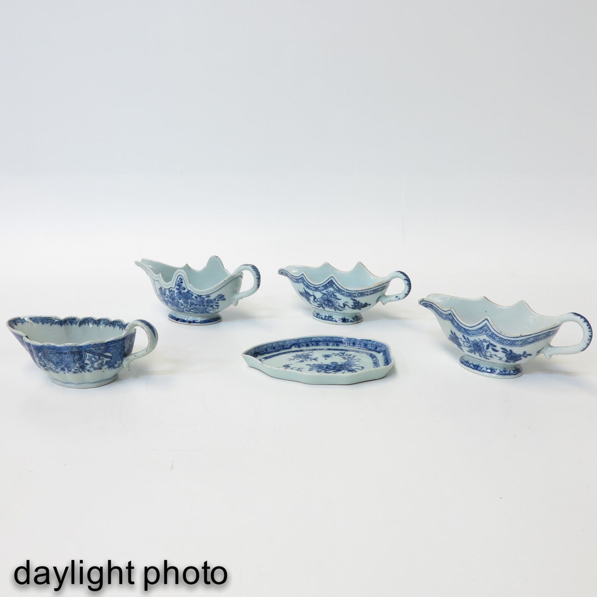 A Collection of Export Porcelain - Bild 7 aus 9