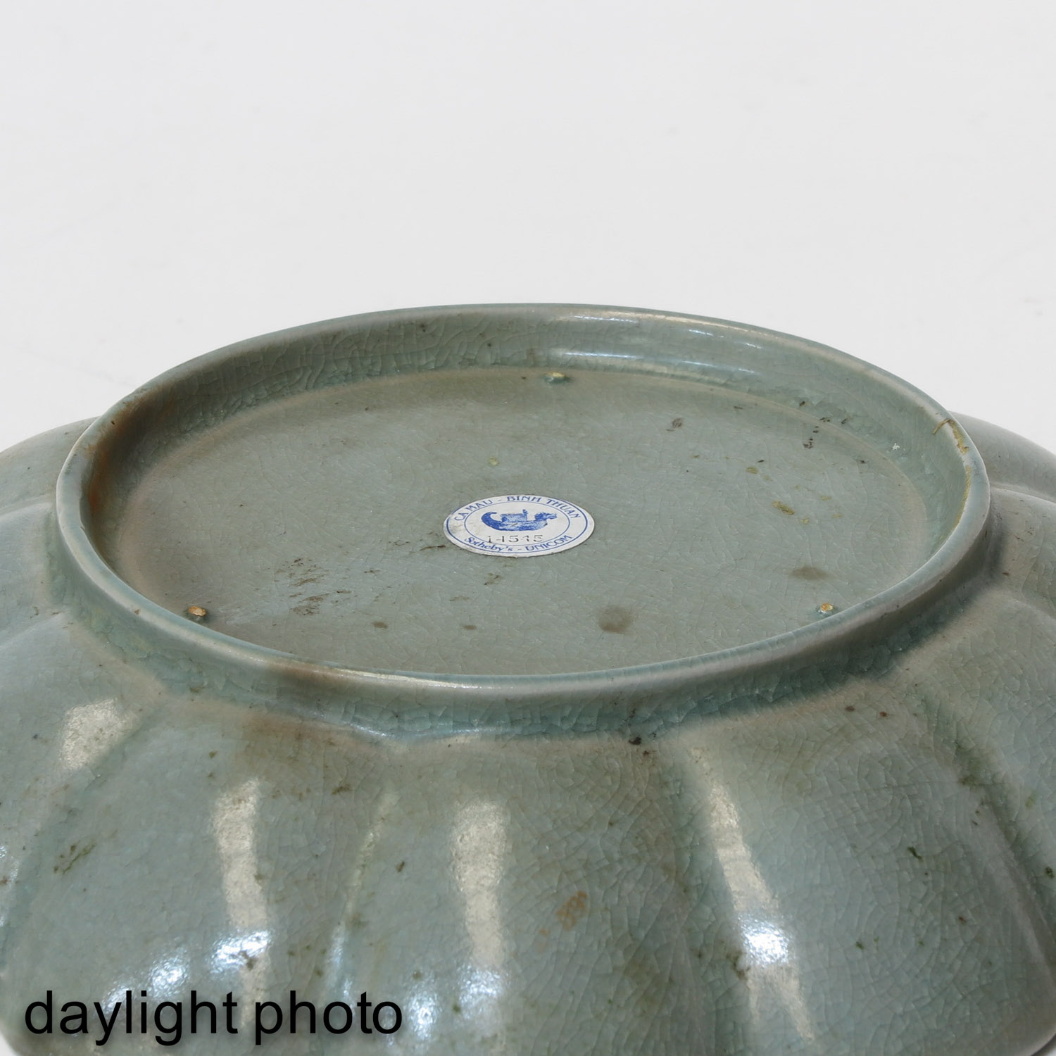 A Celadon Scalloped Dish - Image 4 of 5