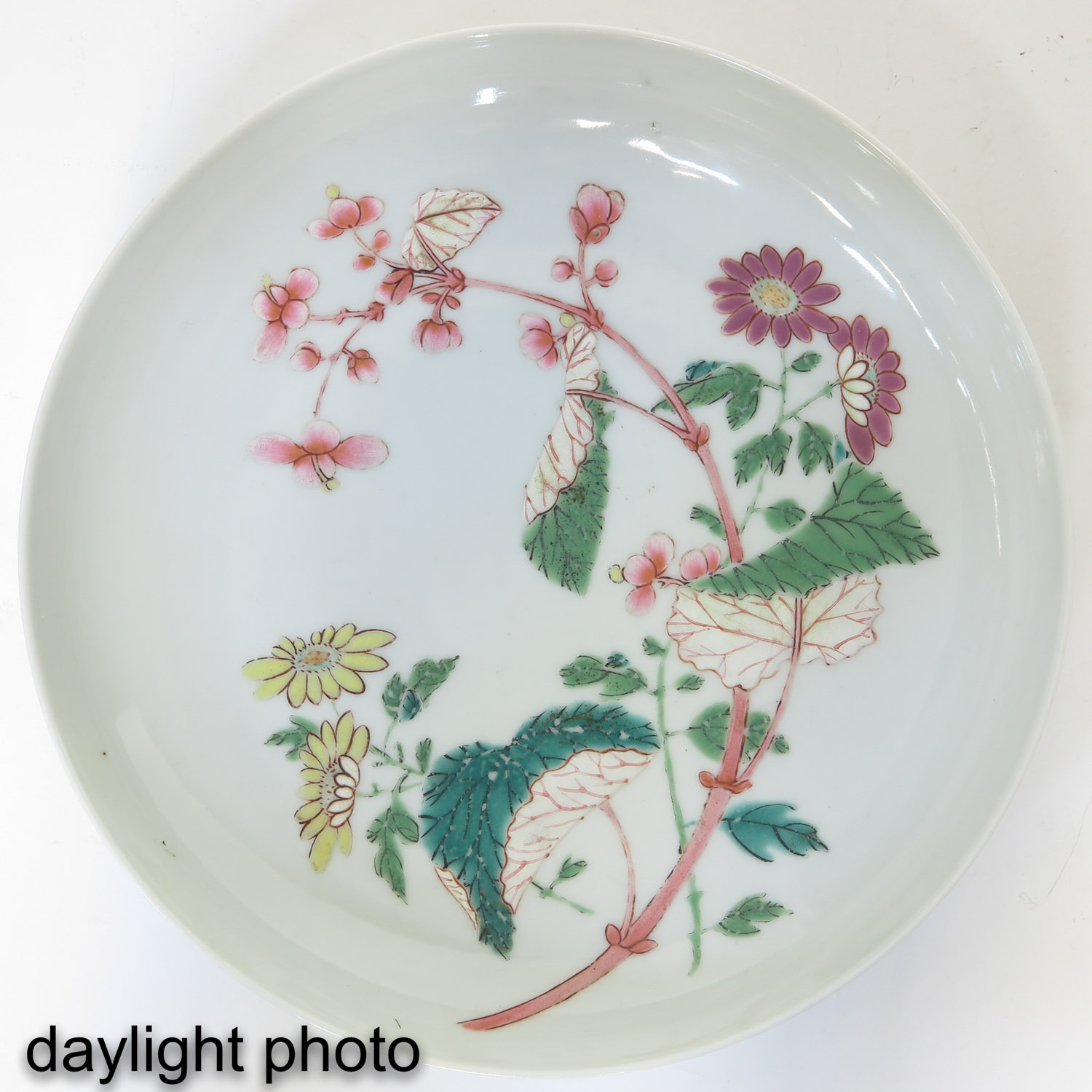 A Famille Rose Dish - Image 3 of 6